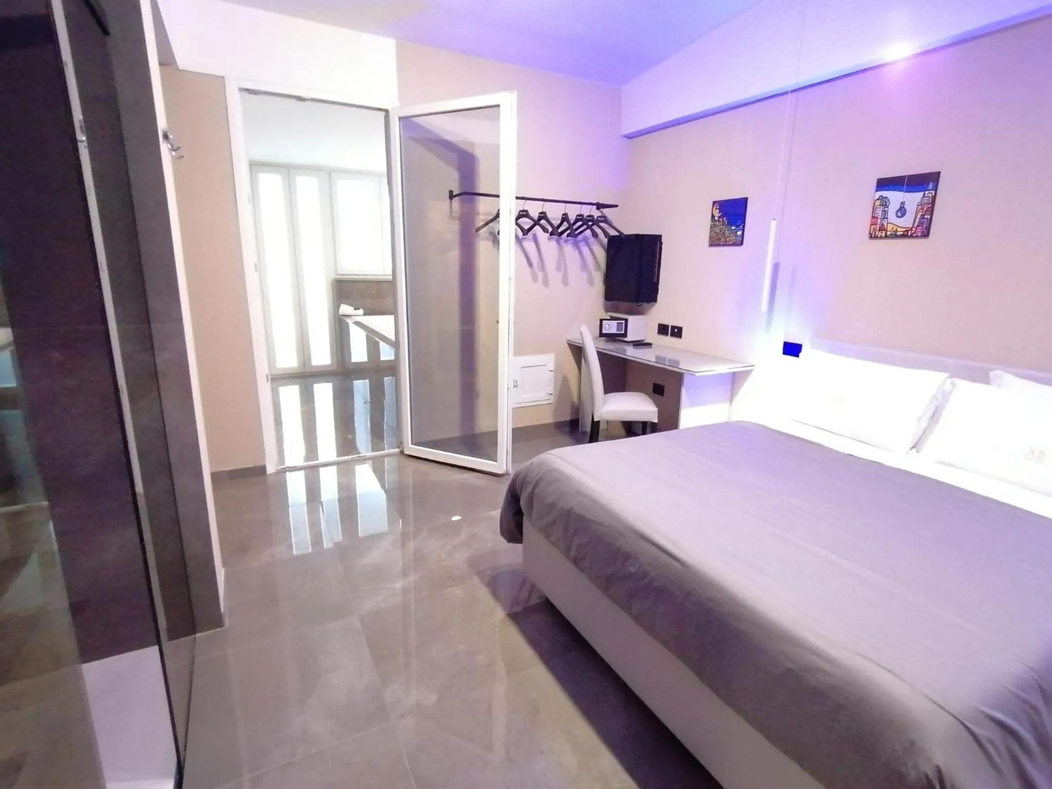 Photo of the whole room, Bed in Hotel XBusiness