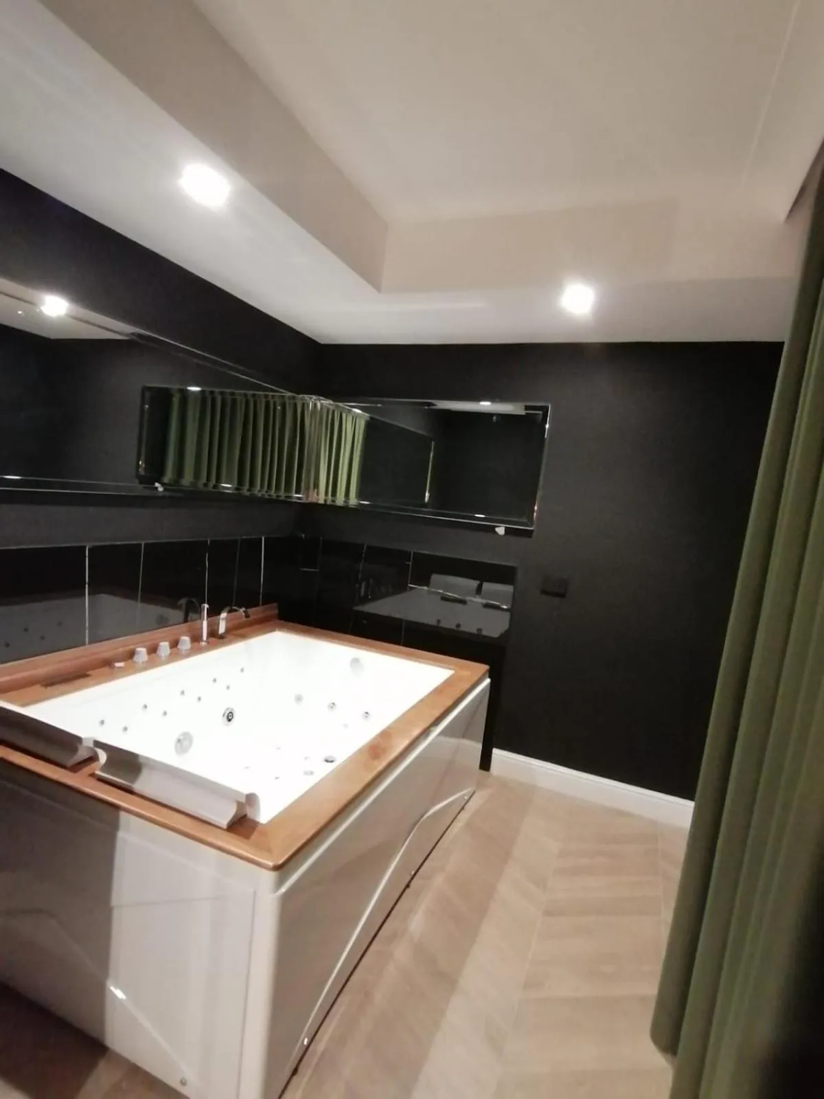 Hot Tub in Hotel XBusiness