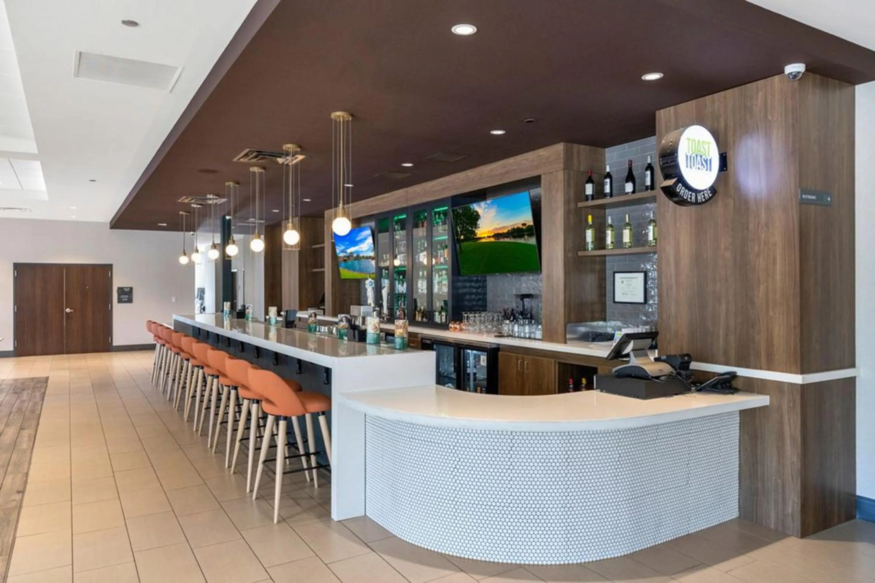 Lounge or bar in Holiday Inn - Chicago - Tinley Park by IHG