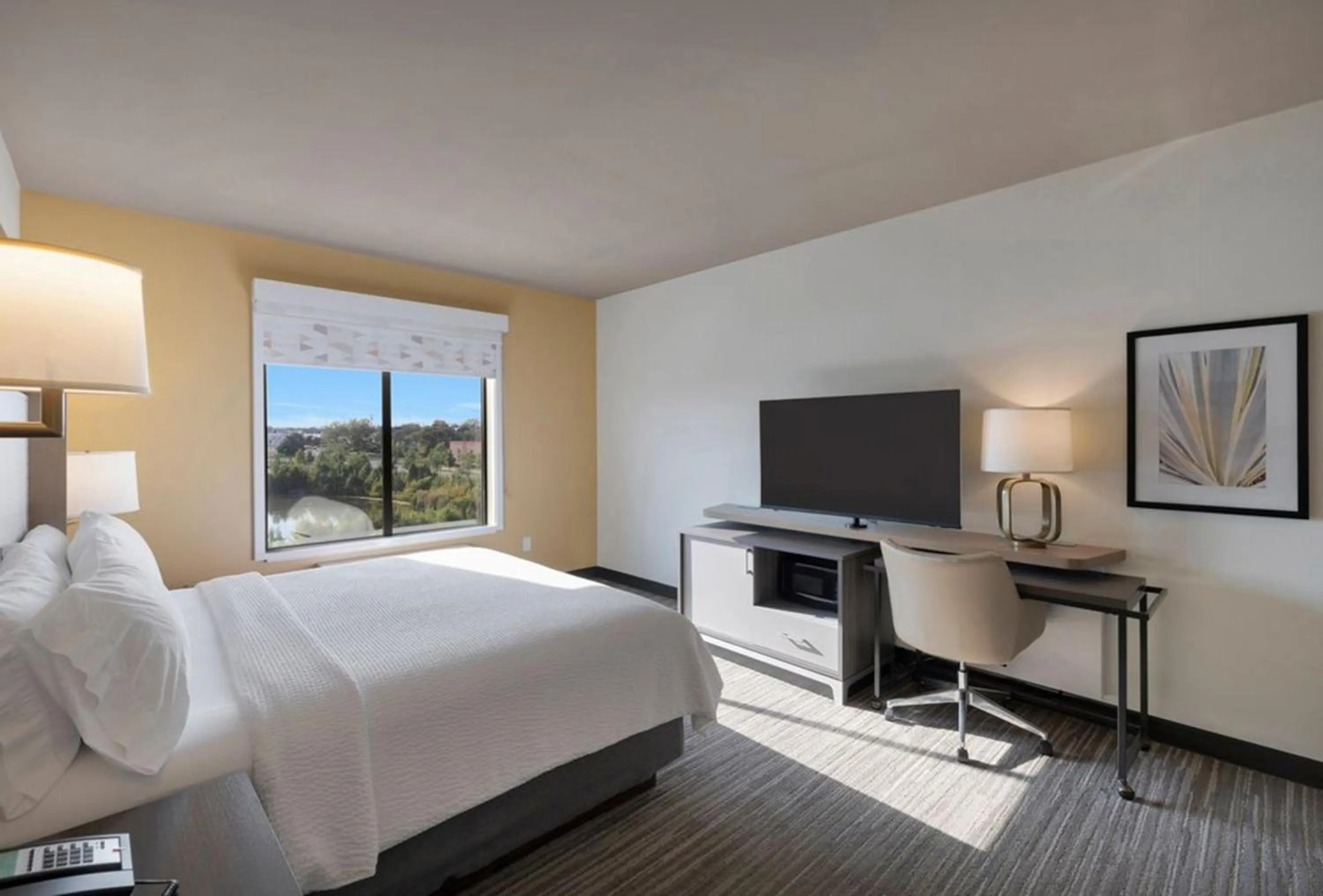 Photo of the whole room, Bed in Holiday Inn - Chicago - Tinley Park by IHG