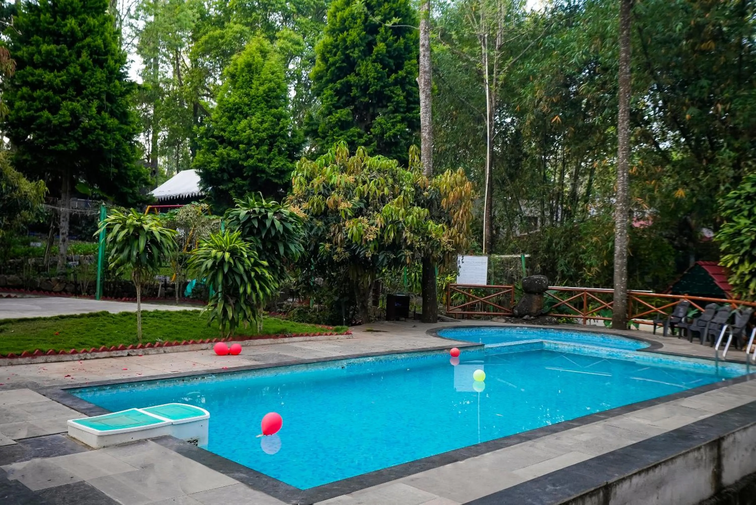 Swimming pool in WOW Bison Woods Organic Veg Resort - Yercaud