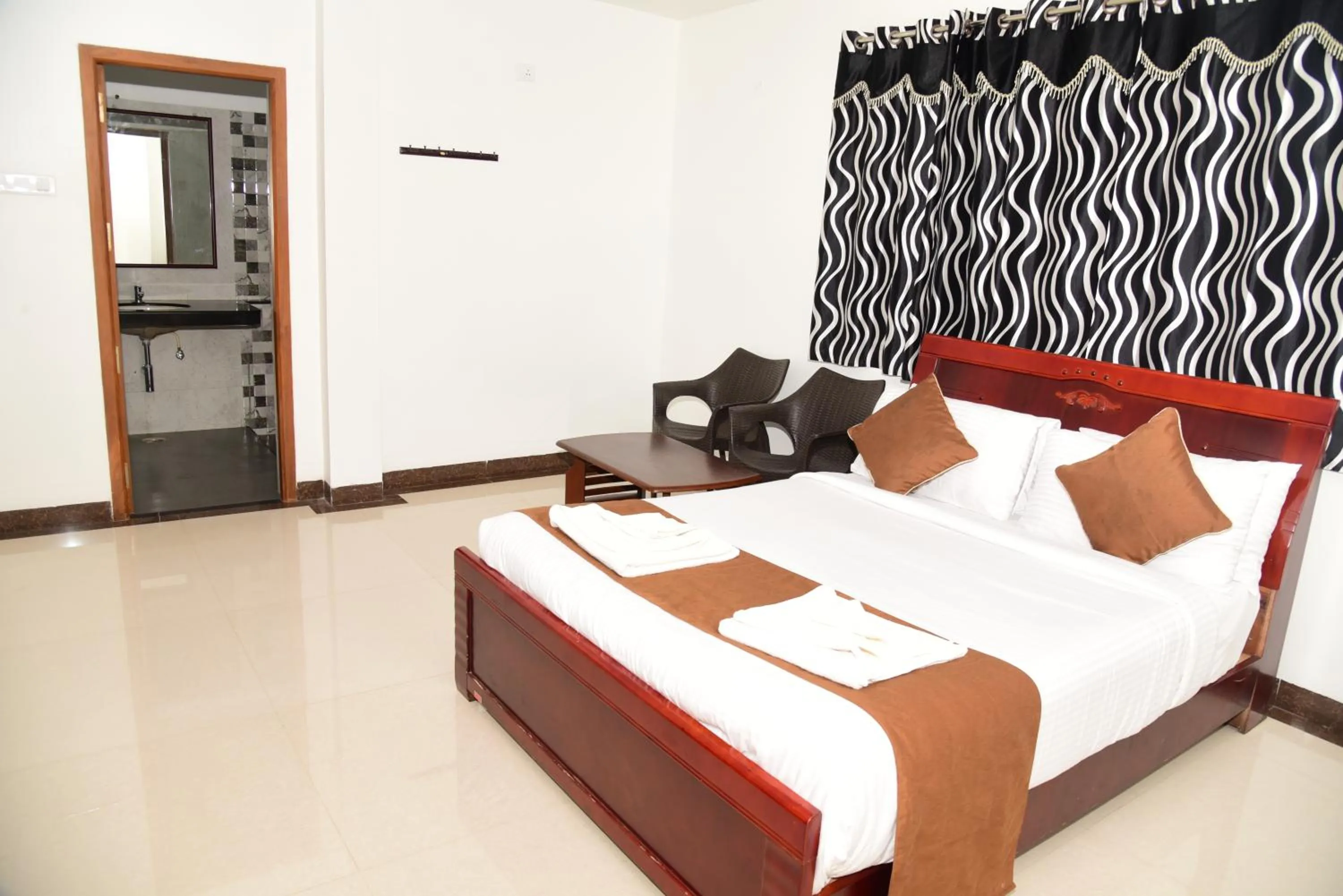 Bedroom, Bed in WOW Bison Woods Organic Veg Resort - Yercaud