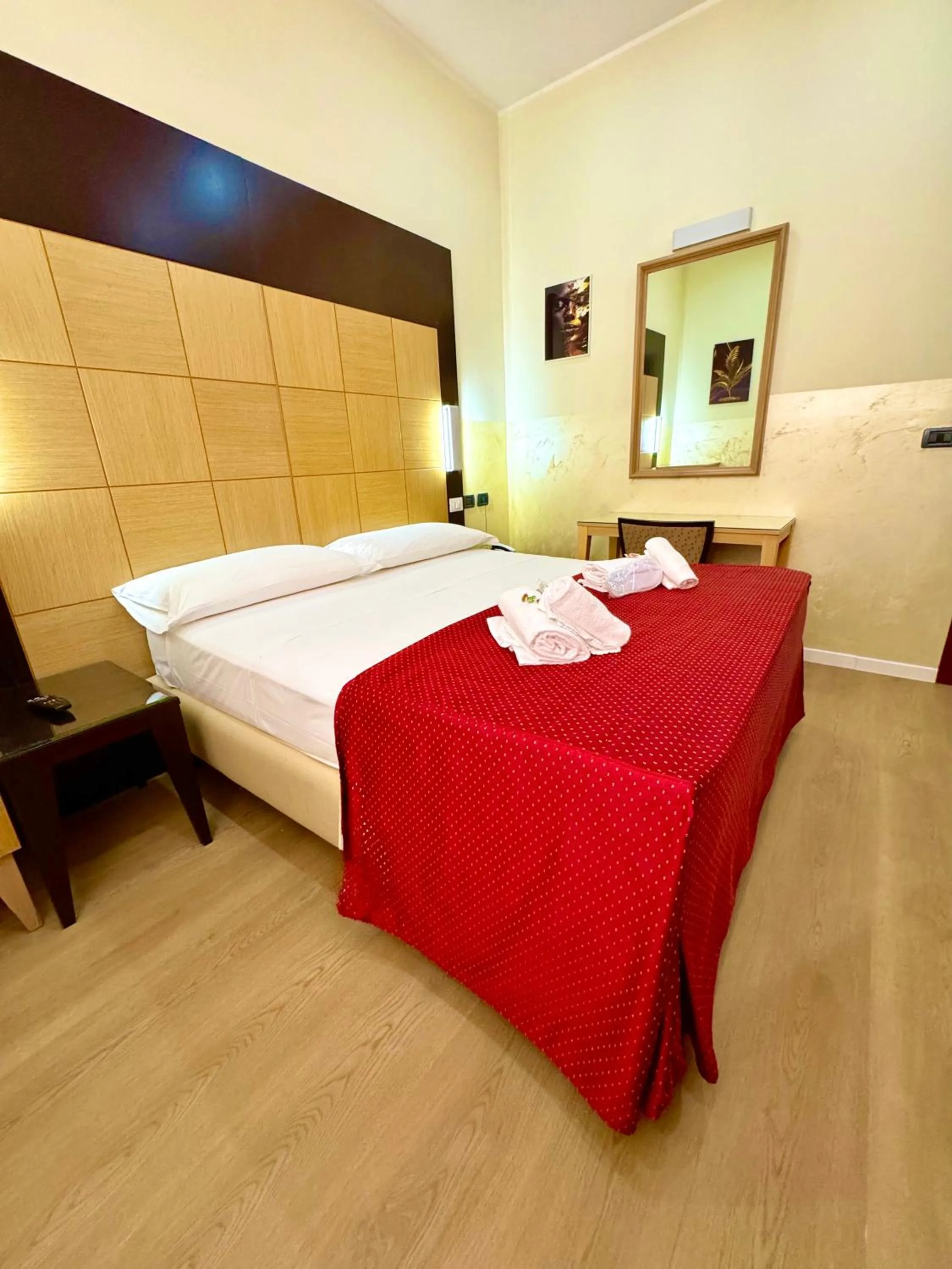 Bedroom, Bed in Hotel Fiorella Milano