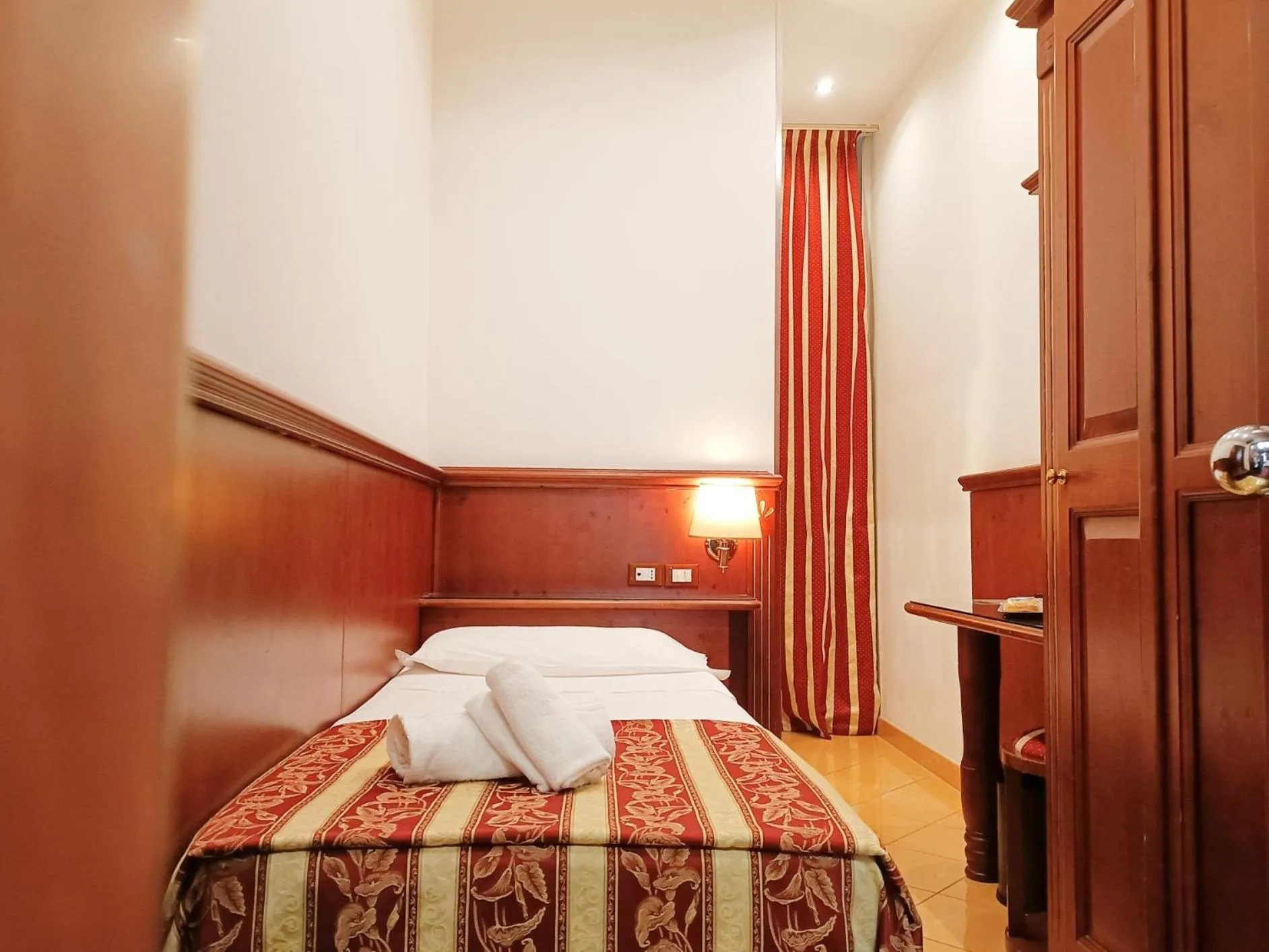 Bedroom, Bed in Hotel Fiorella Milano