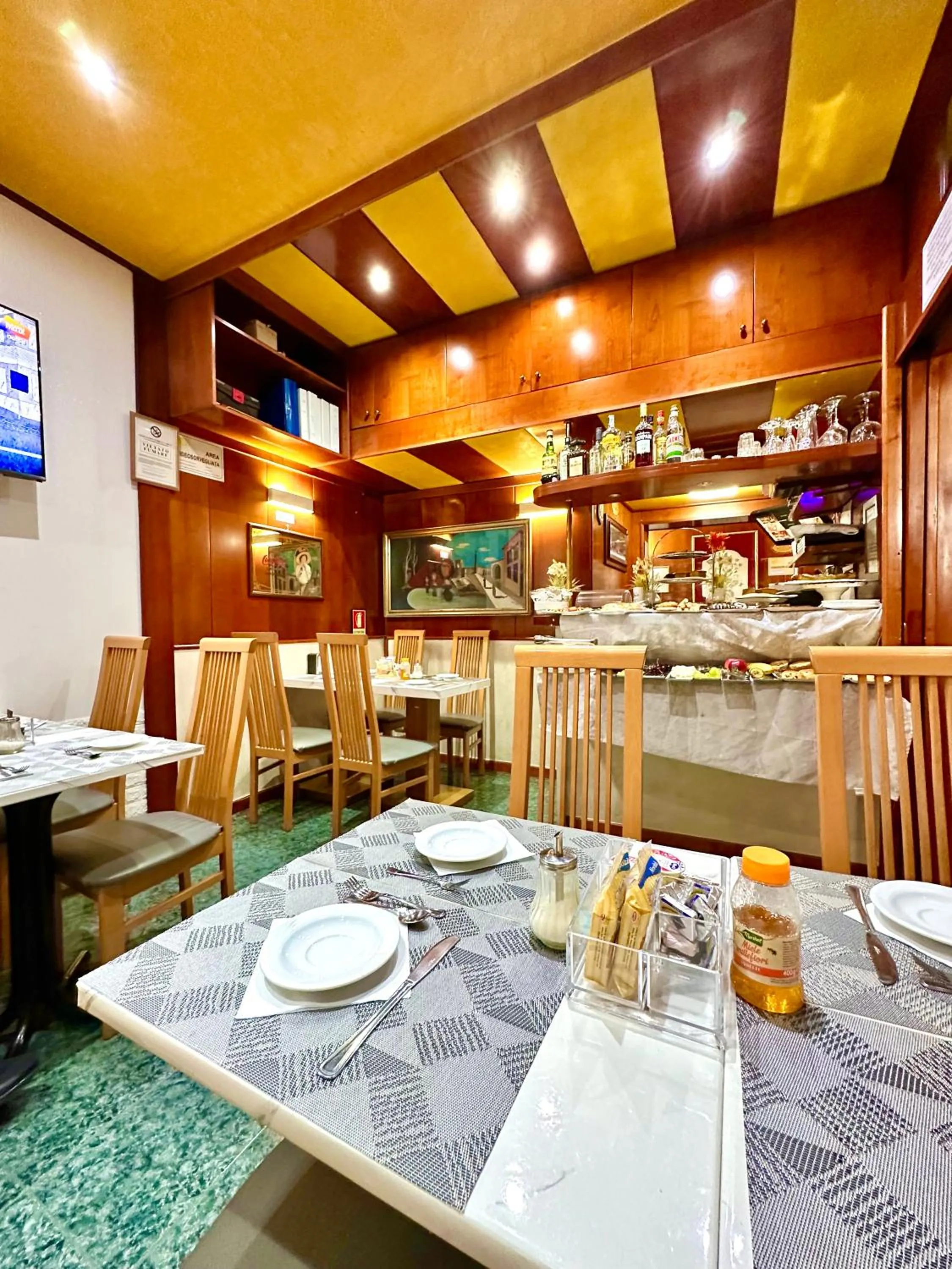 Food and drinks in Hotel Fiorella Milano