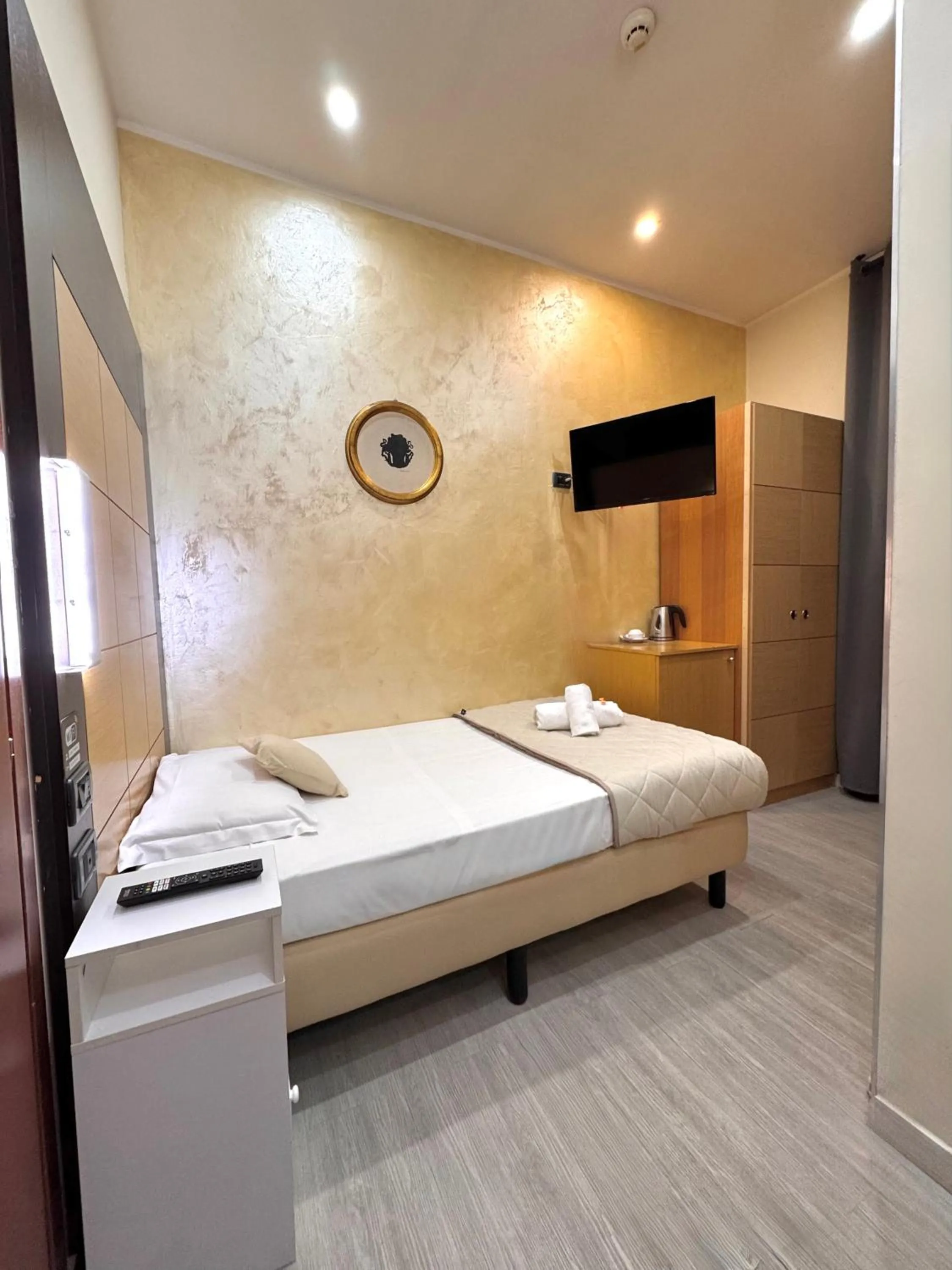 Bed in Hotel Fiorella Milano