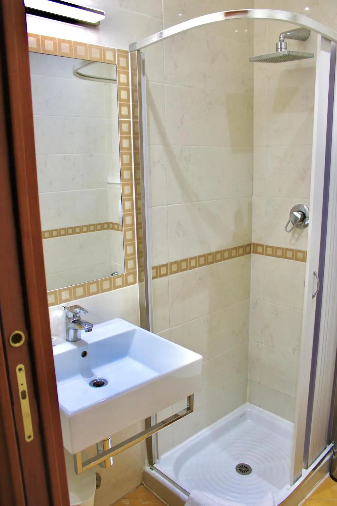 Shower in Hotel Fiorella Milano