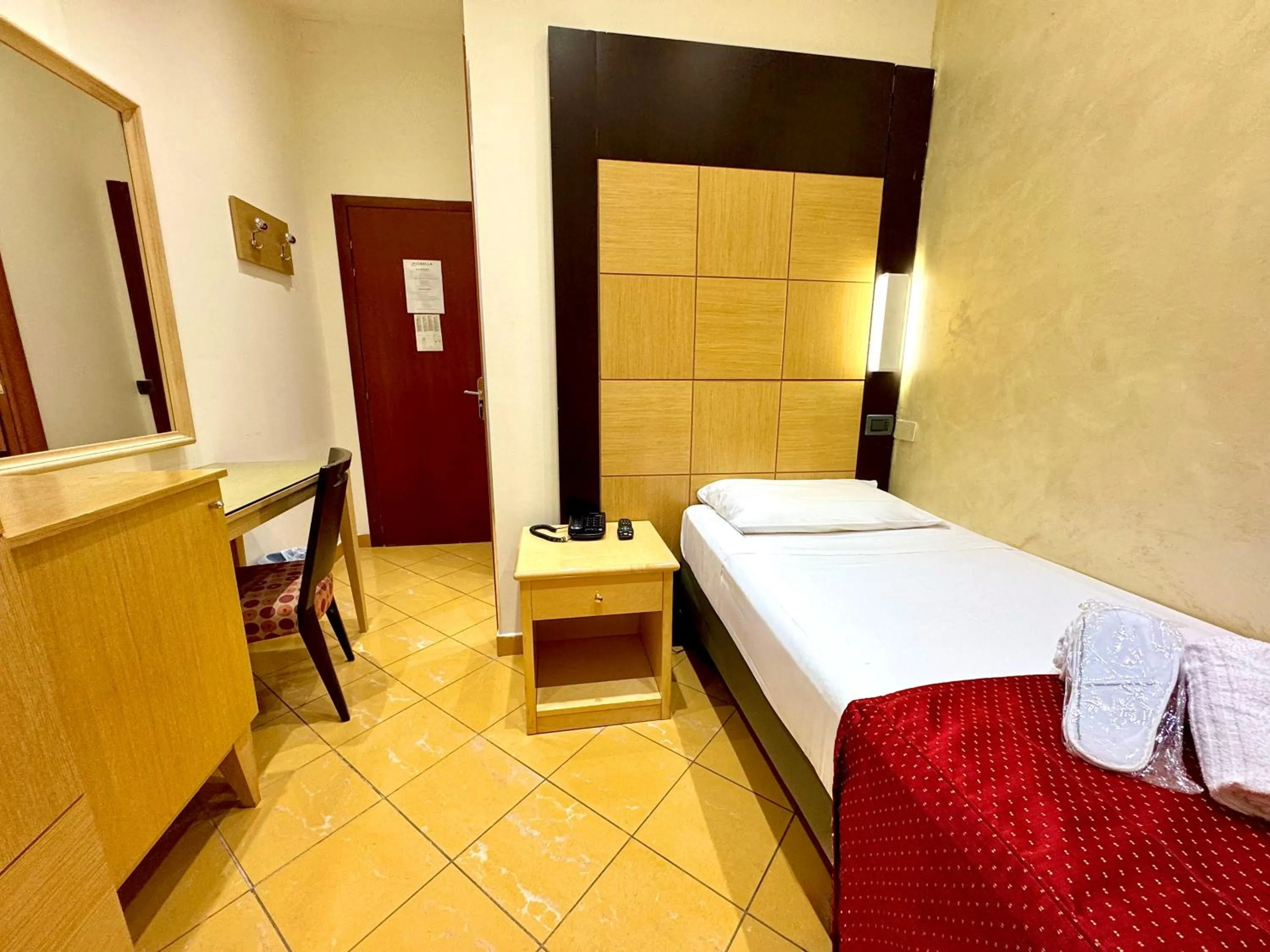 Bedroom, Bed in Hotel Fiorella Milano