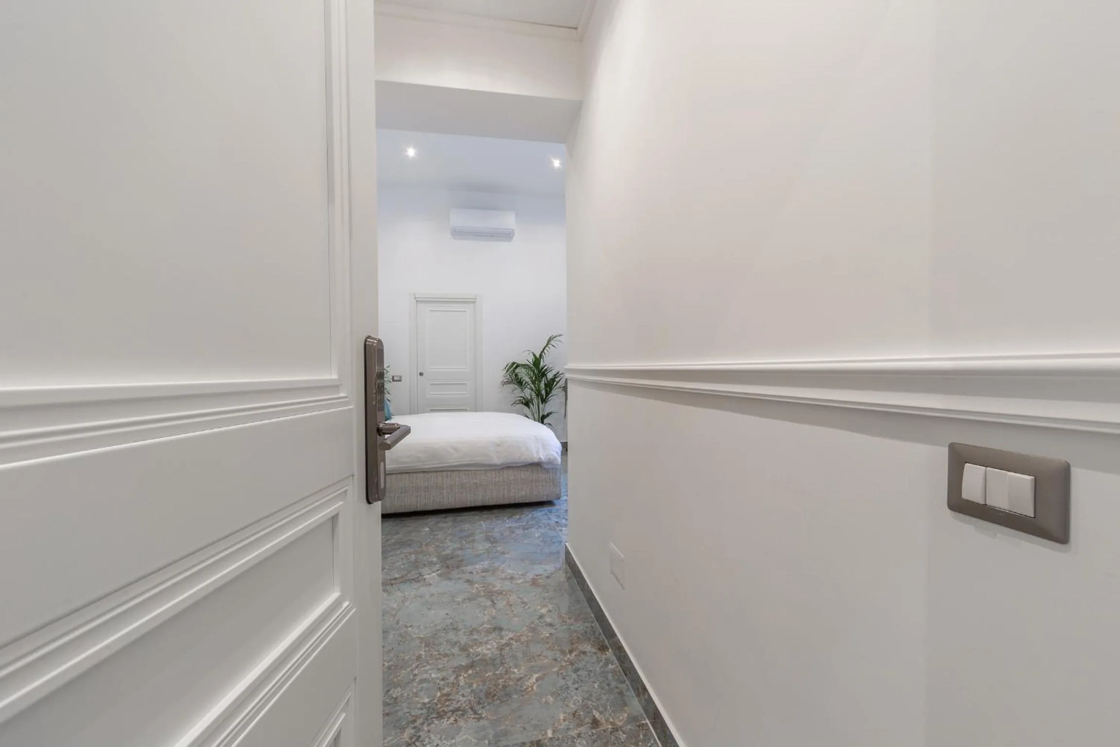 Photo of the whole room, Bed in Duomo Smart Suites