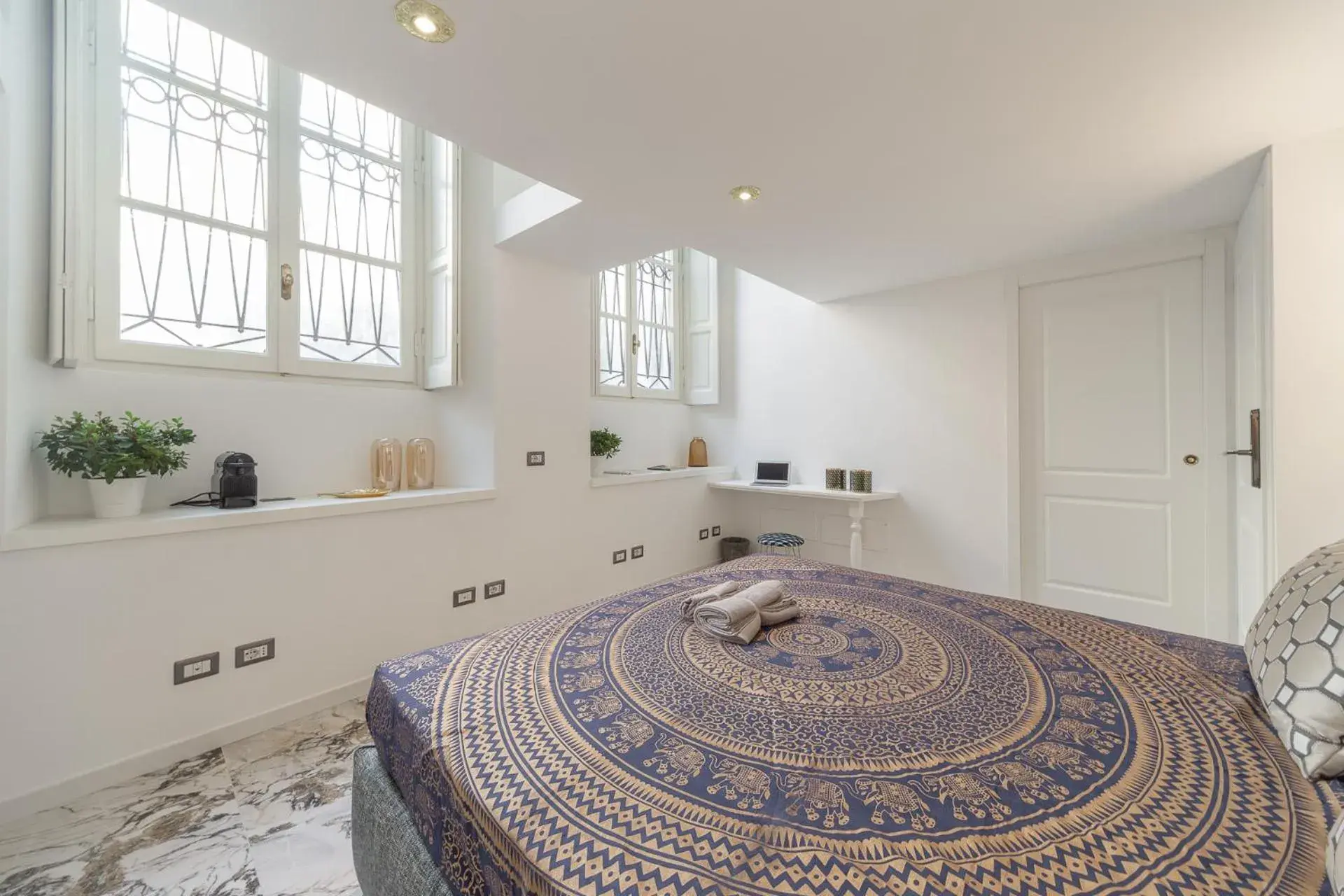 Standard King Room - single occupancy in Duomo Smart Suites Standard King Room - single occupancy in Duomo Smart Suites