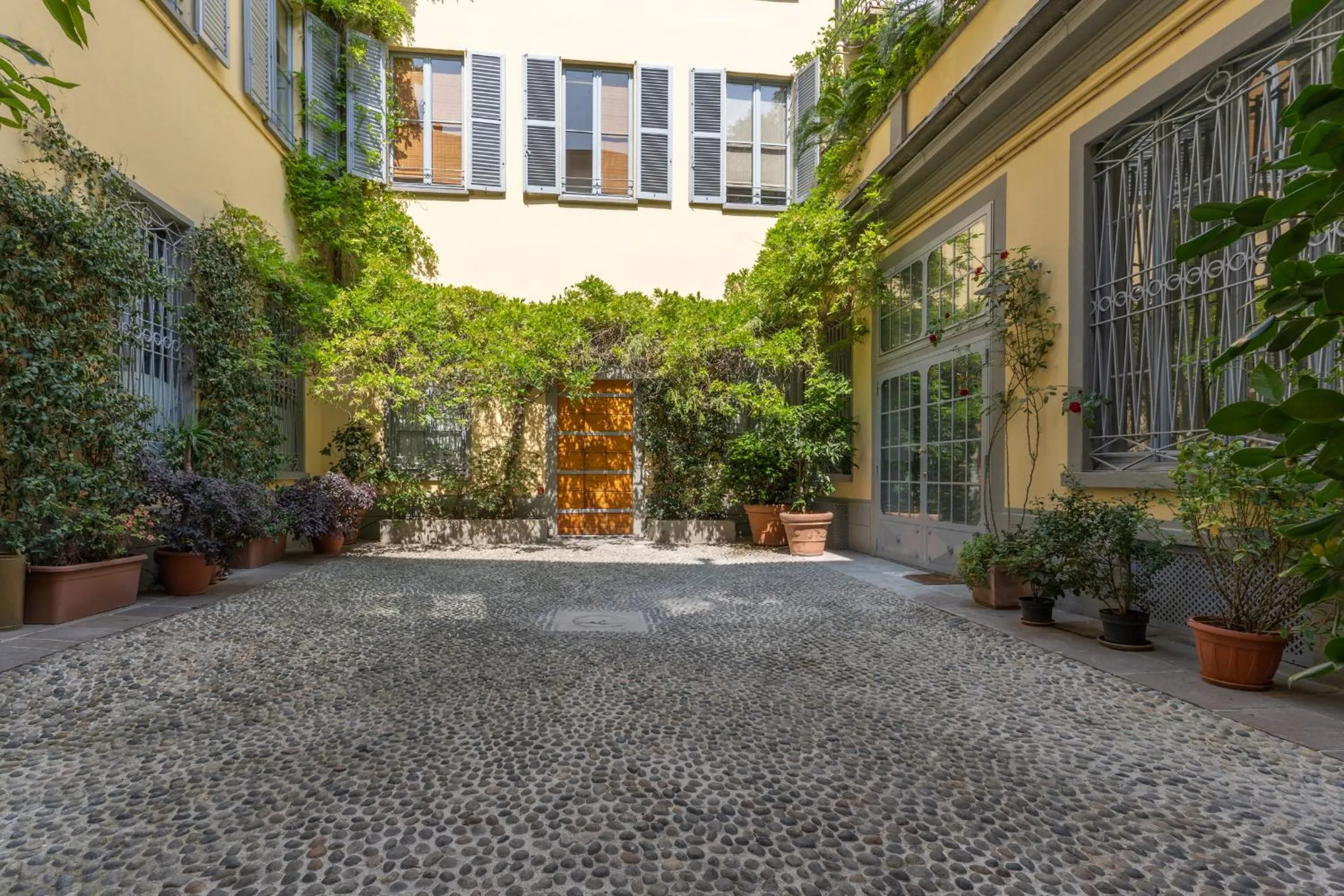 Spring in Duomo Smart Suites