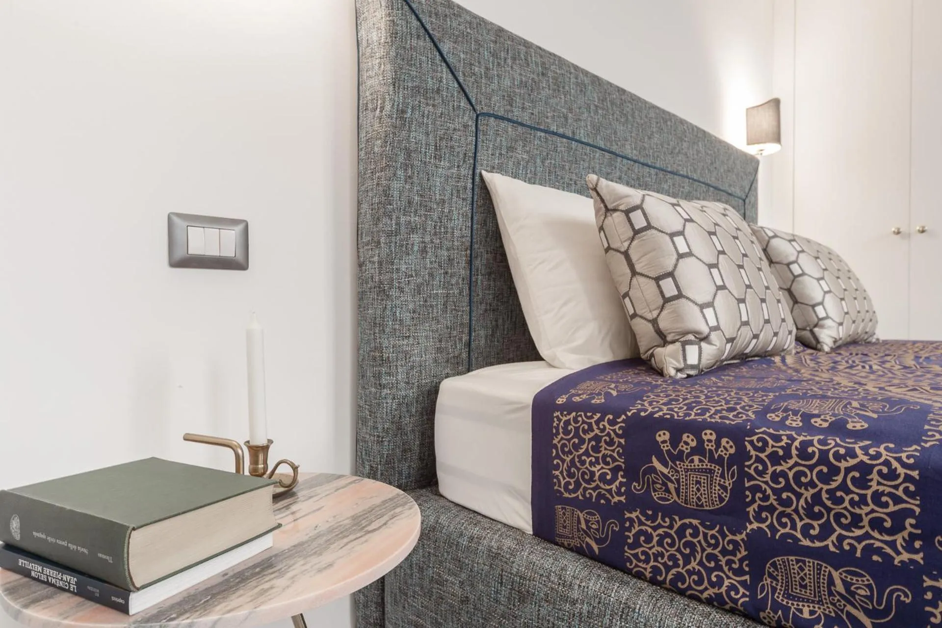 Bed in Duomo Smart Suites