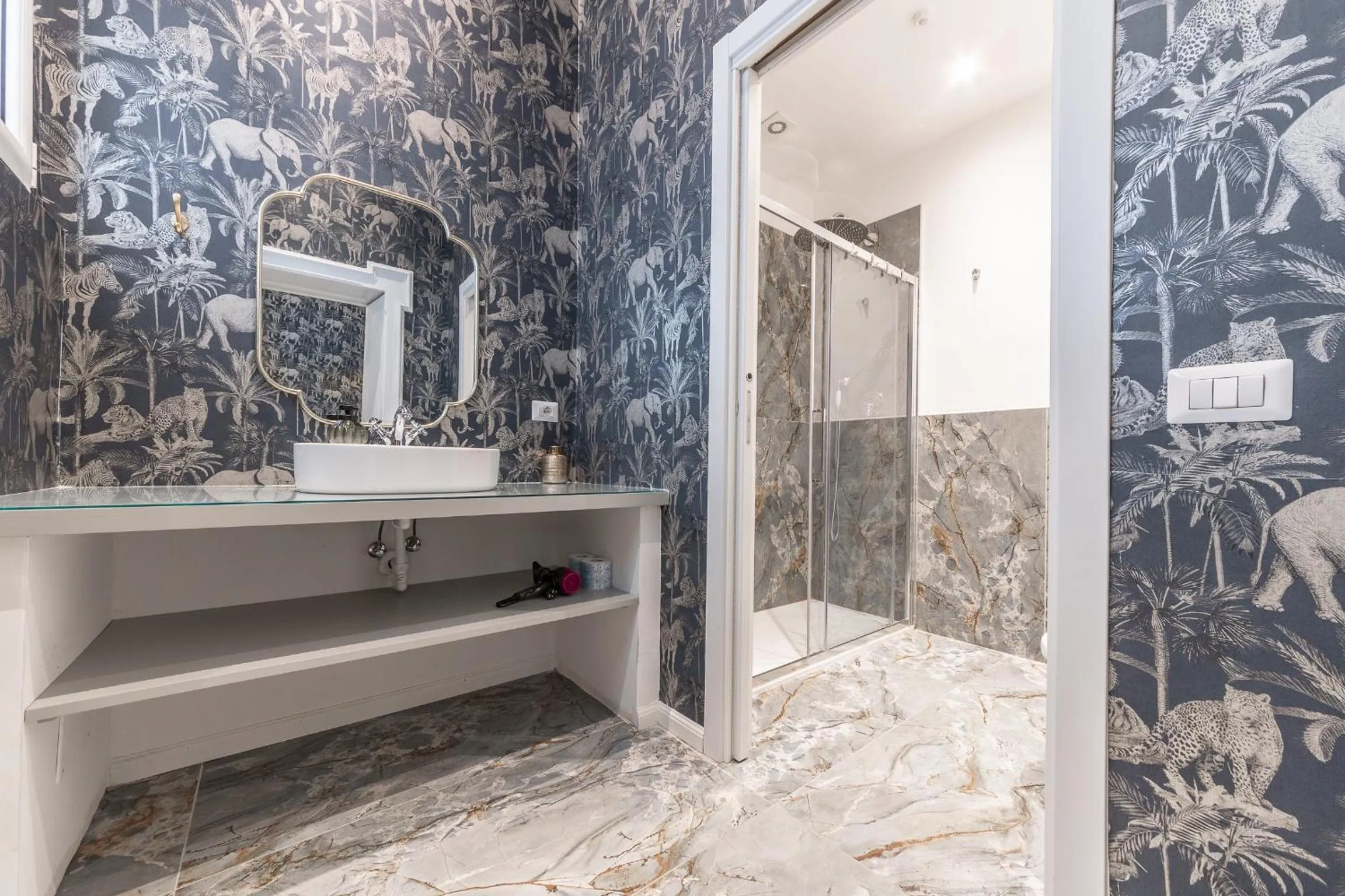 Shower in Duomo Smart Suites