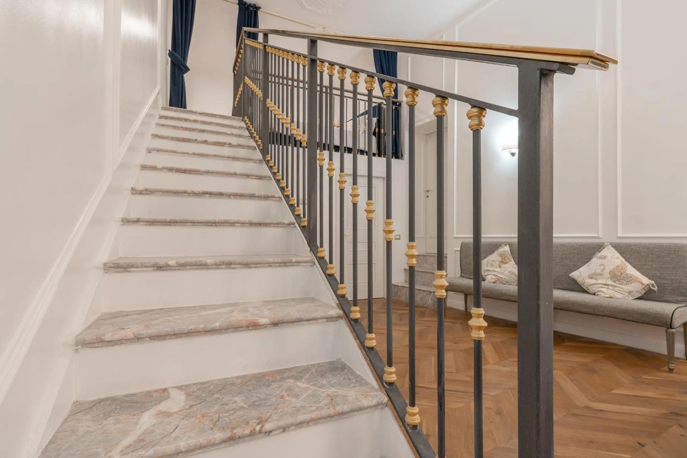 Photo of the whole room in Duomo Smart Suites