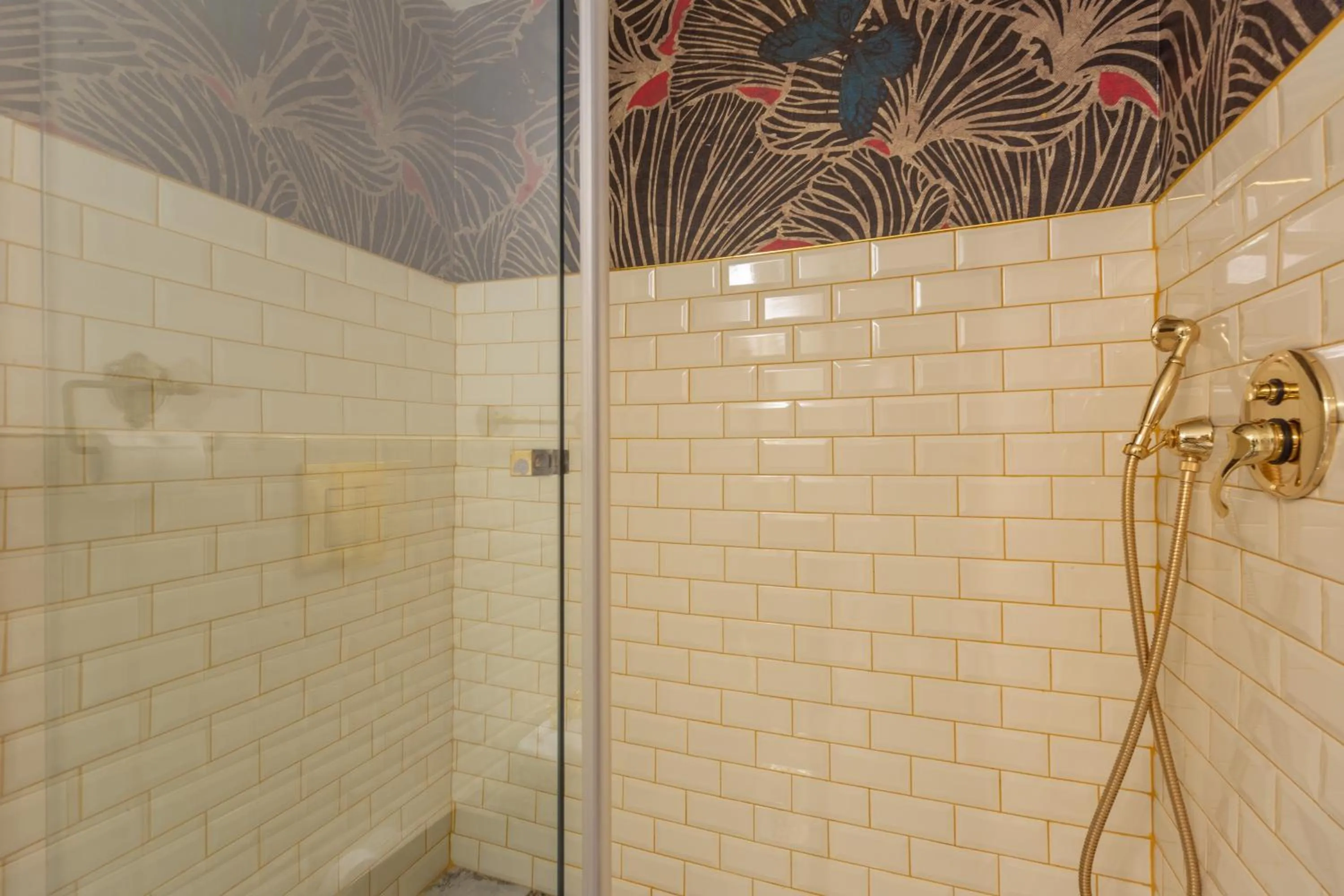 Shower in Duomo Smart Suites