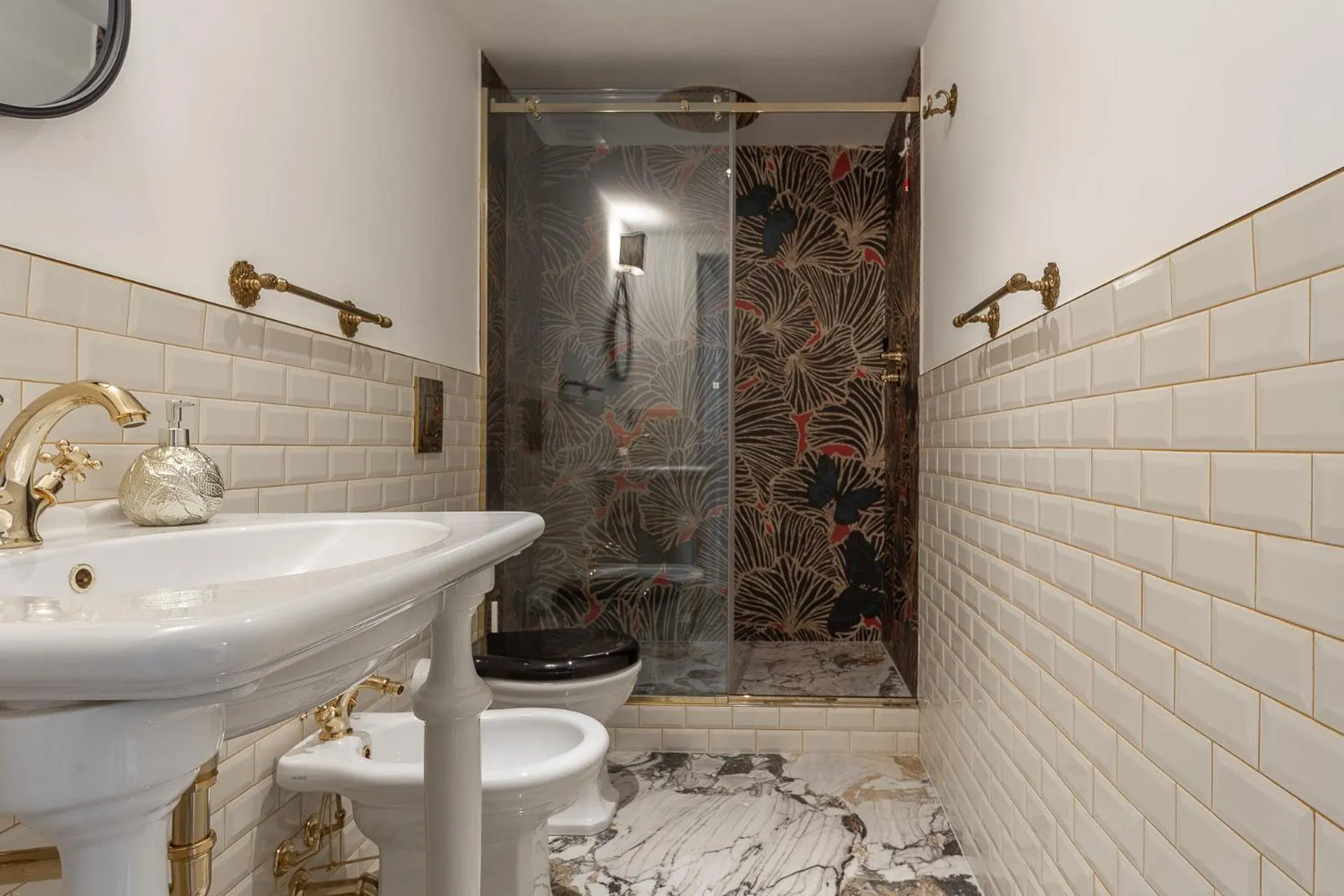 Shower in Duomo Smart Suites