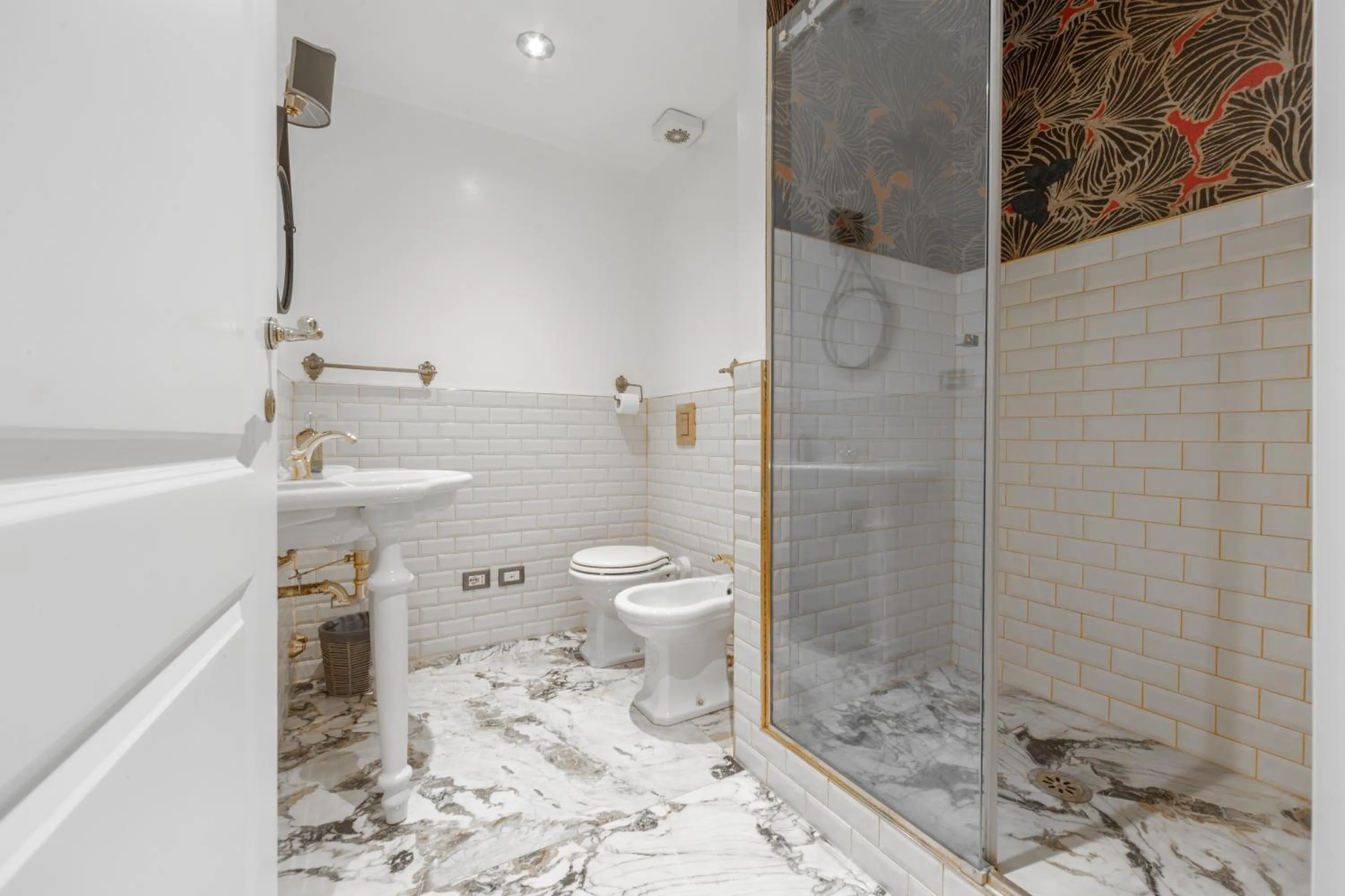 Shower in Duomo Smart Suites