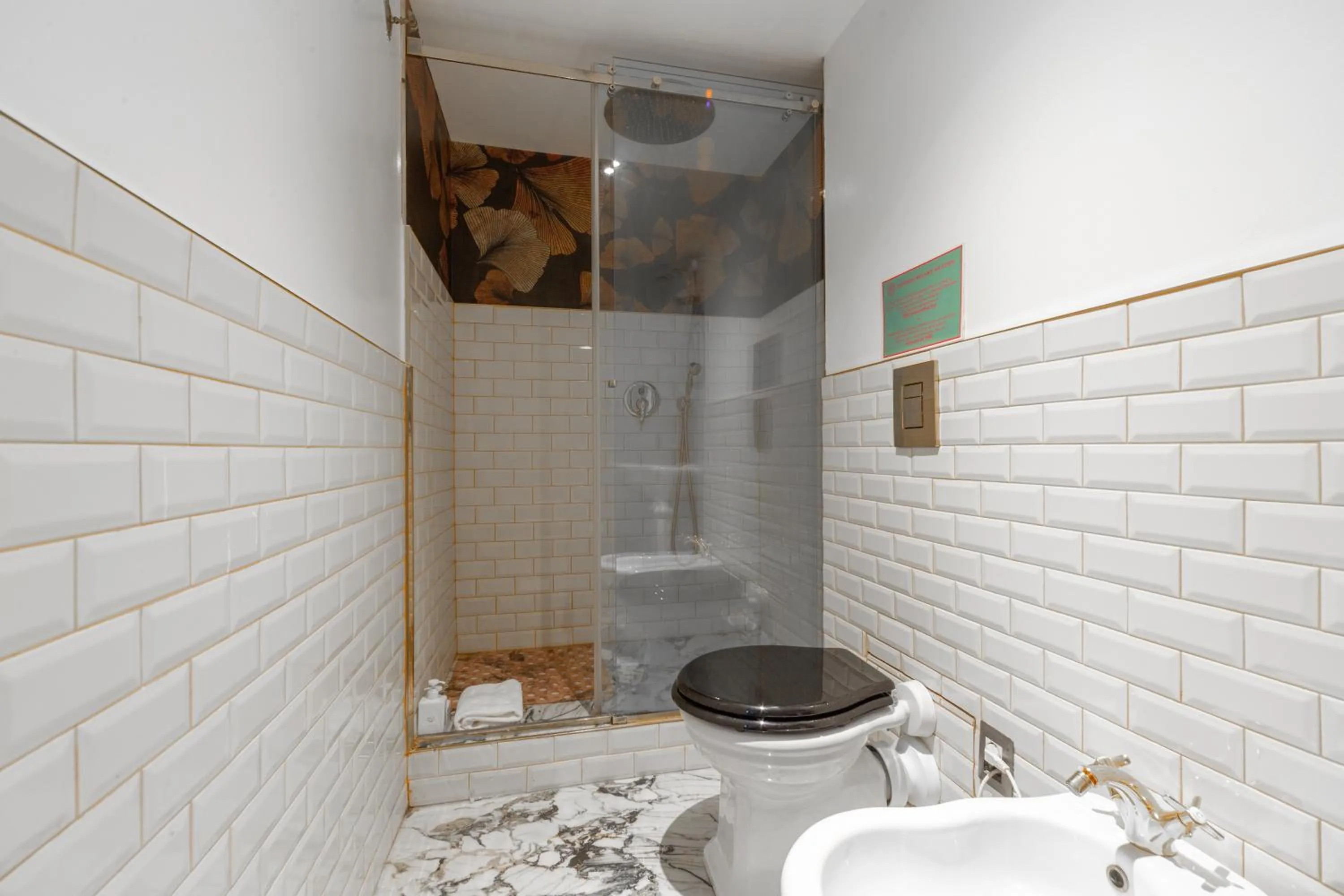 Shower in Duomo Smart Suites