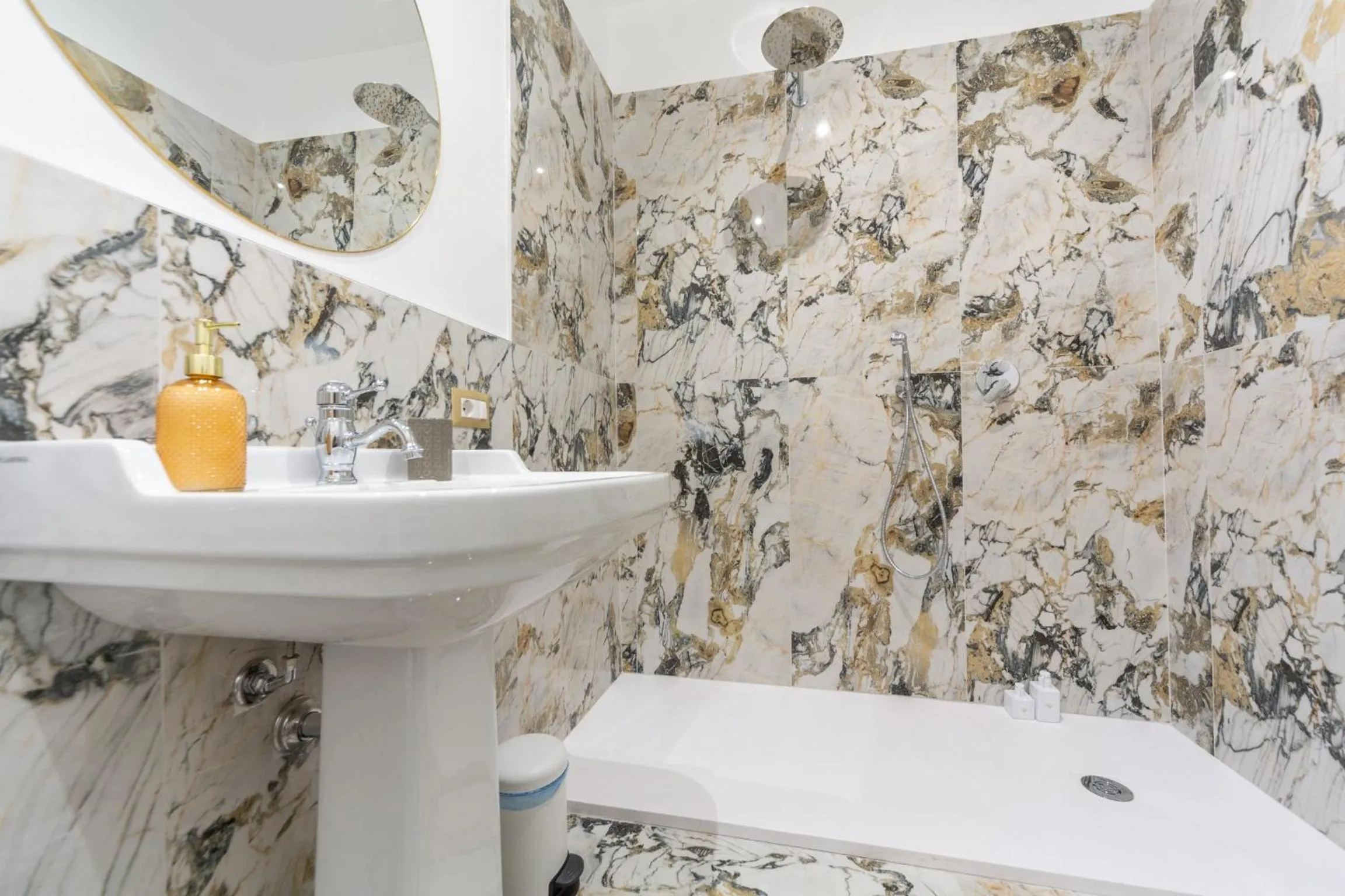 Bathroom in Duomo Smart Suites