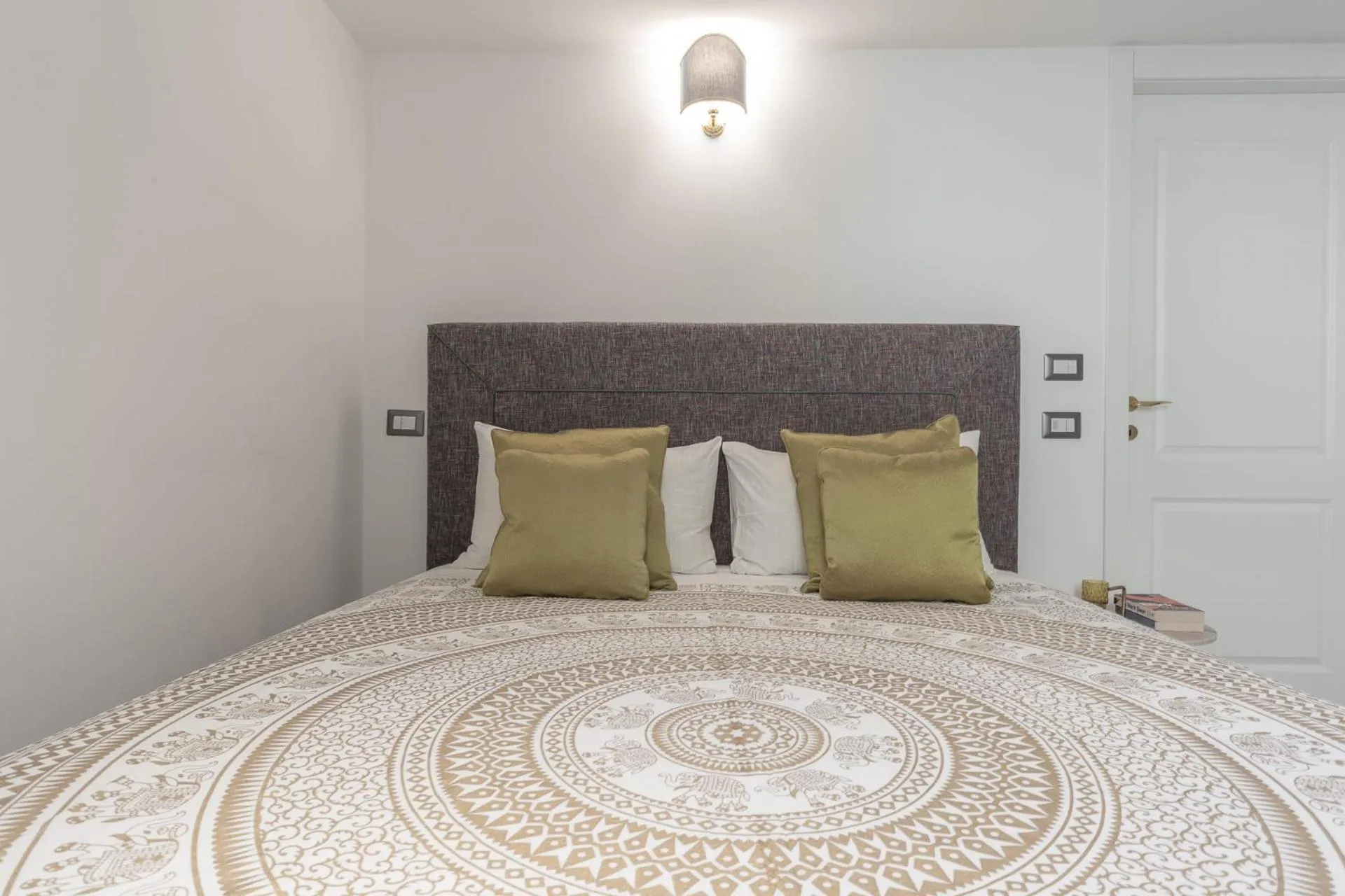 Bed in Duomo Smart Suites