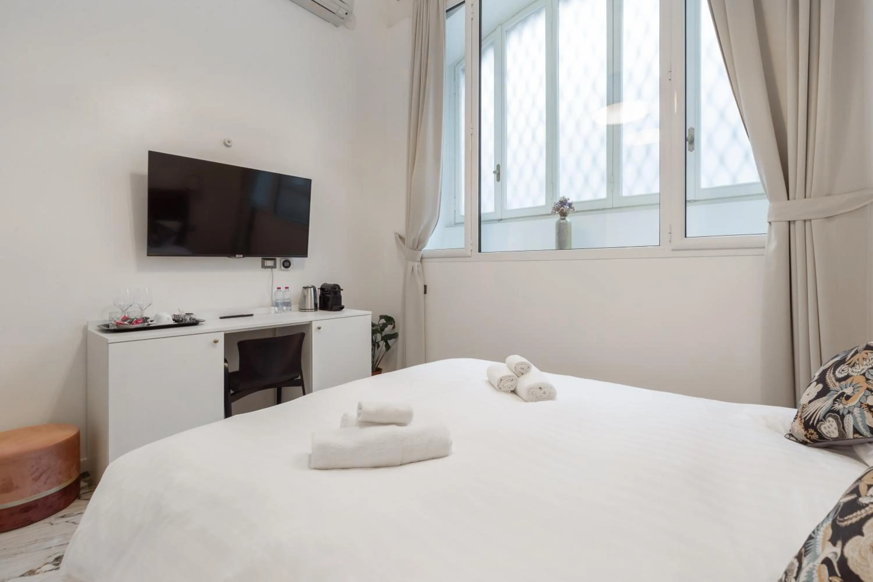 Bed in Duomo Smart Suites