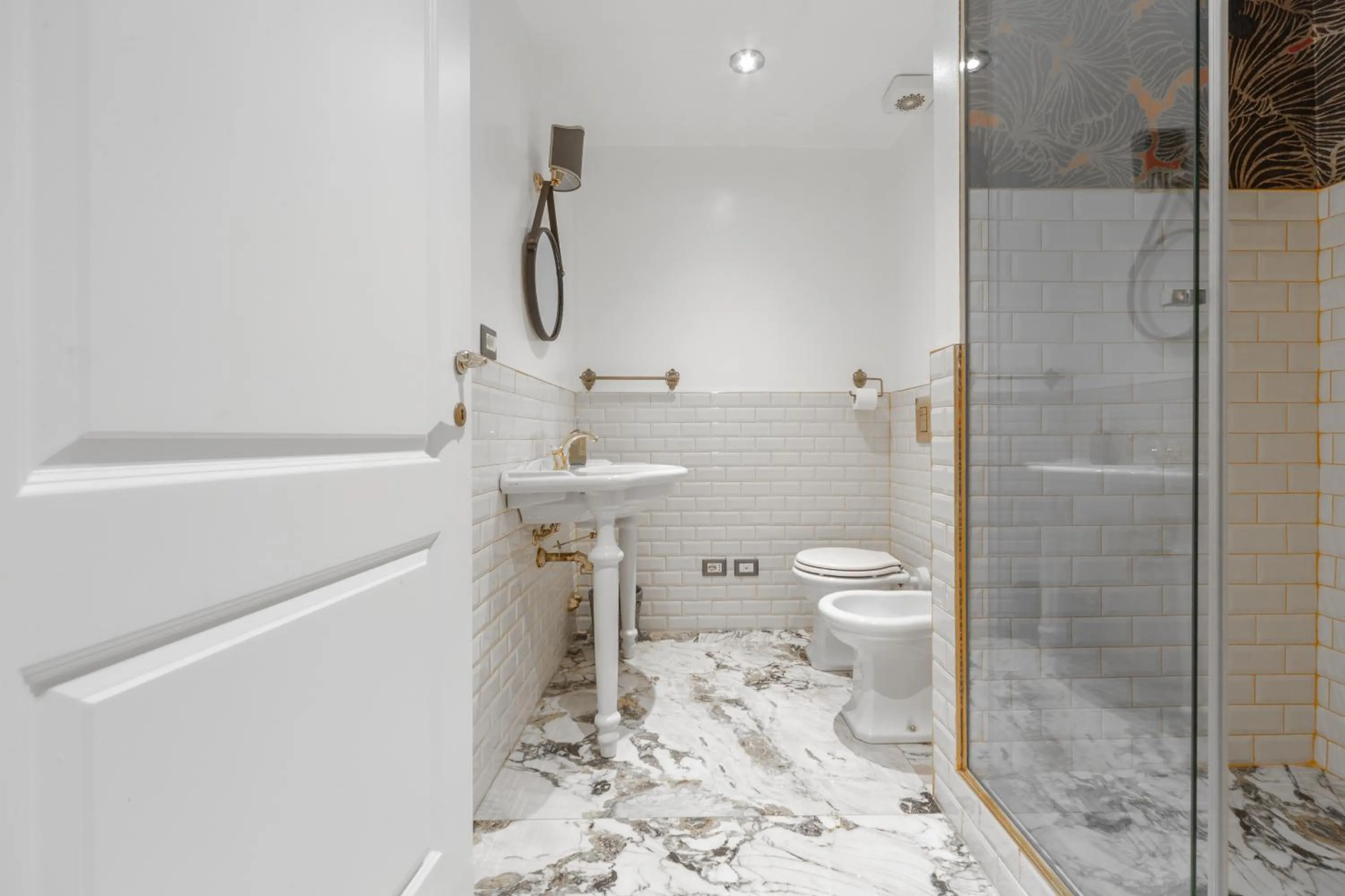 Shower in Duomo Smart Suites