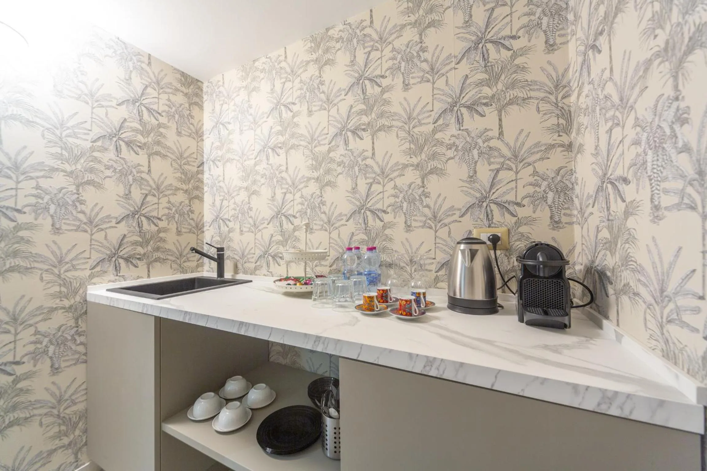 Coffee/tea facilities in Duomo Smart Suites