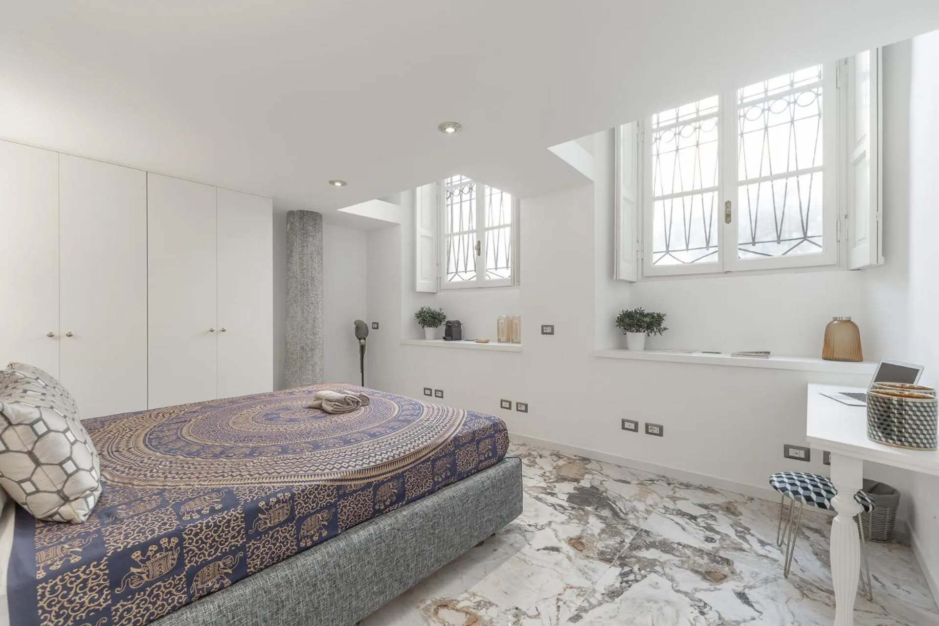 Bed in Duomo Smart Suites