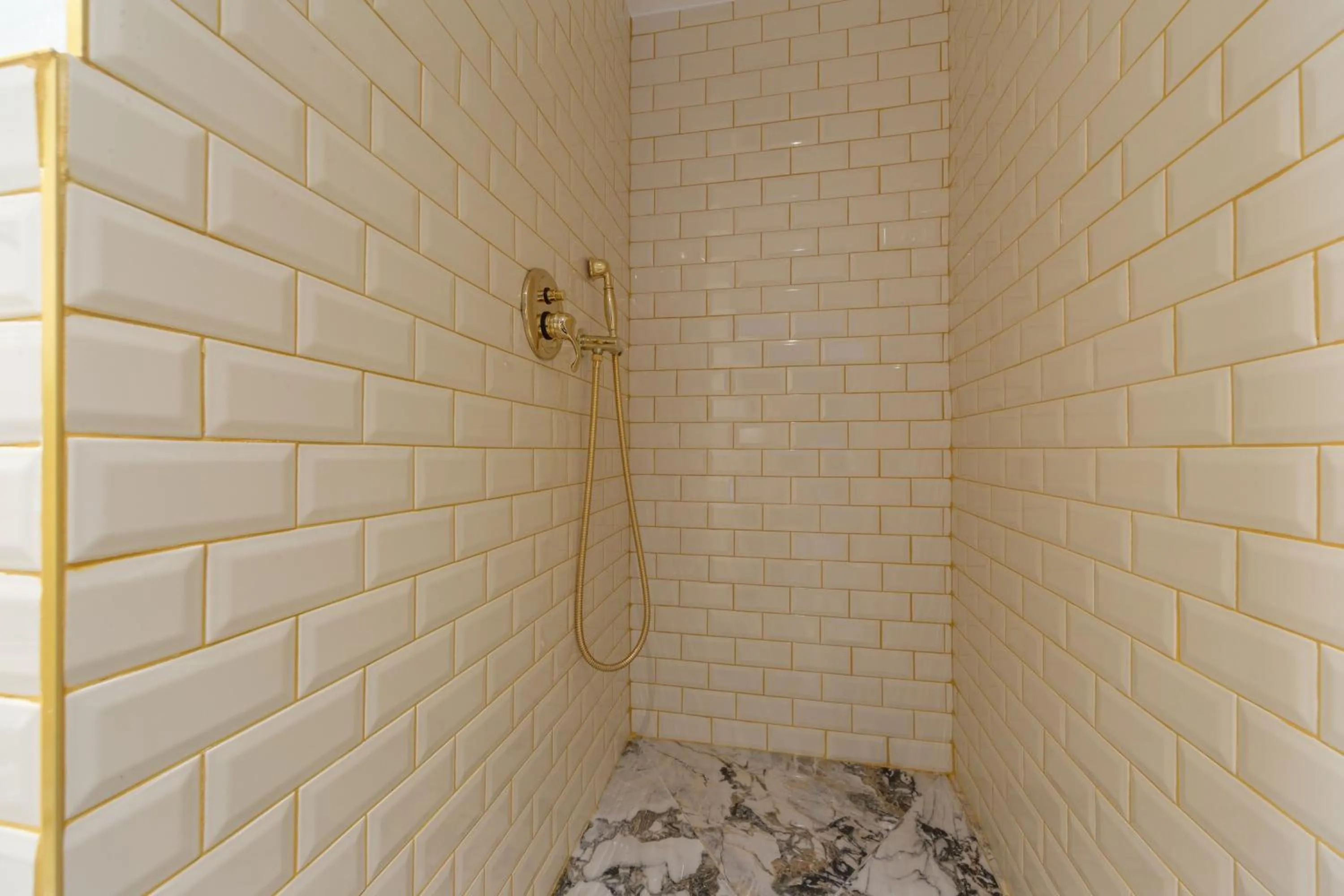 Shower in Duomo Smart Suites
