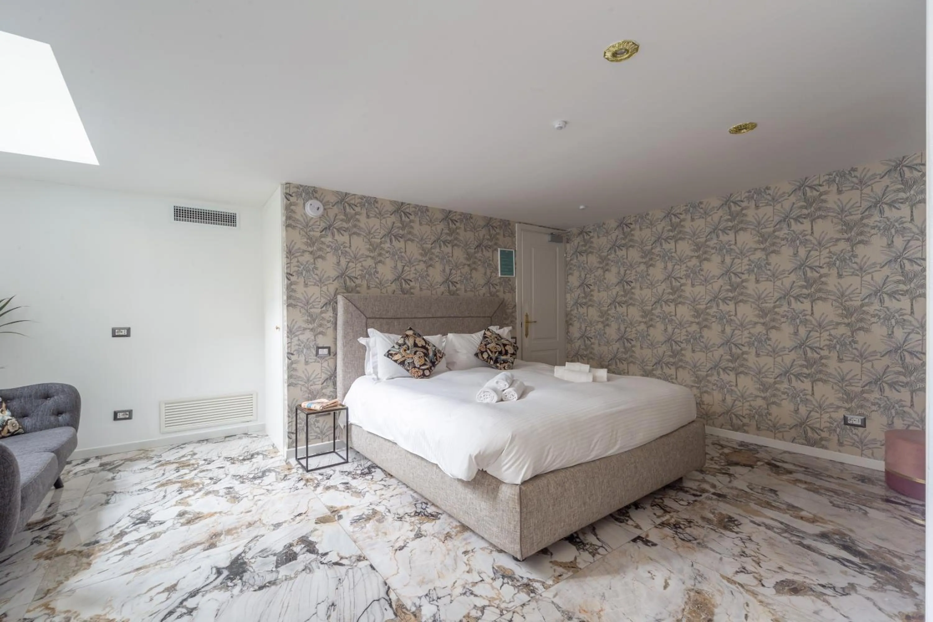 Bed in Duomo Smart Suites