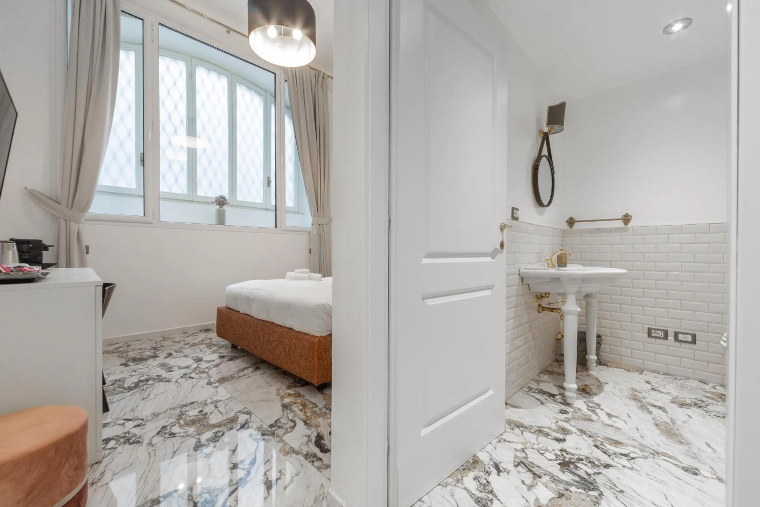 Bathroom, Bed in Duomo Smart Suites