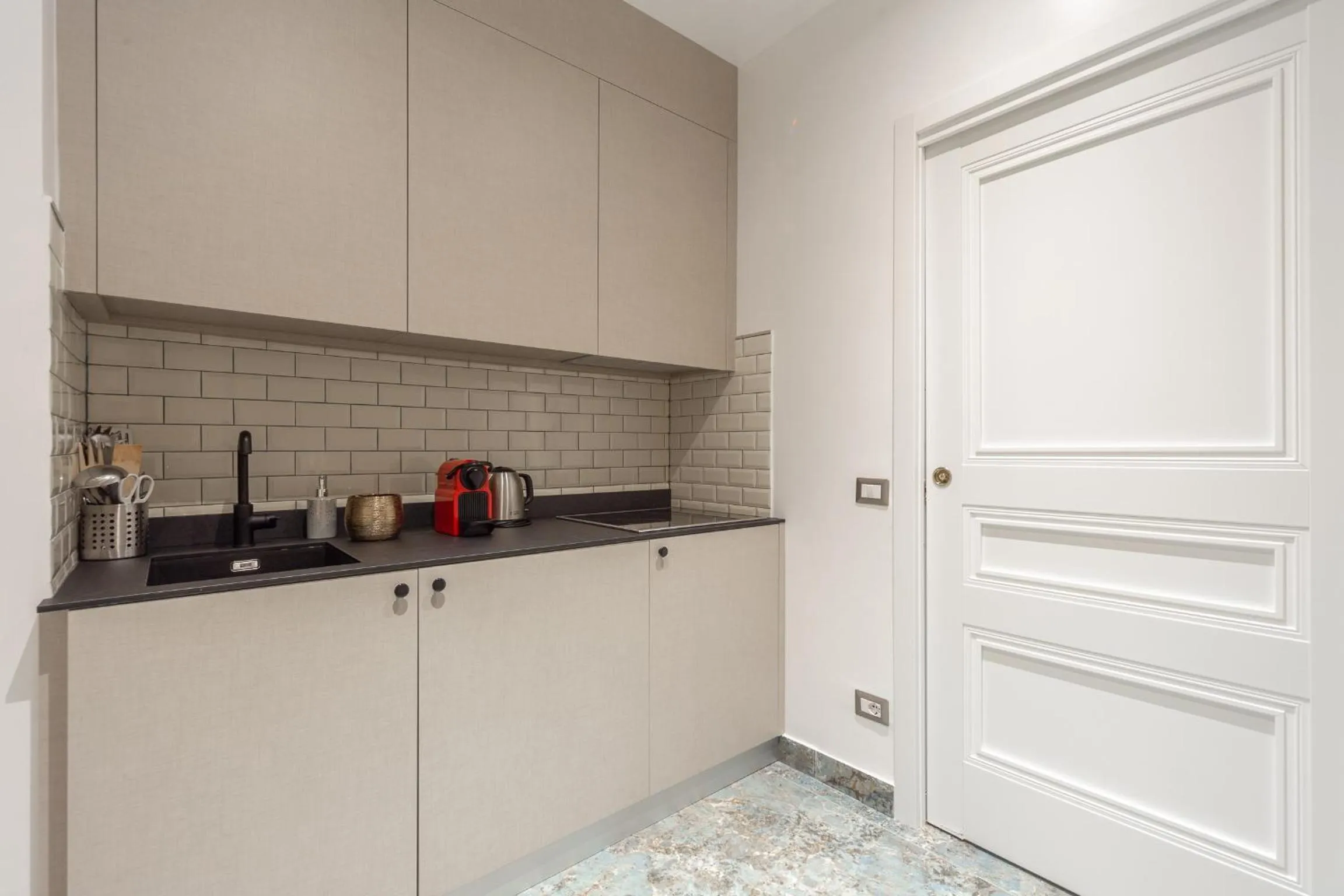 Kitchen or kitchenette in Duomo Smart Suites