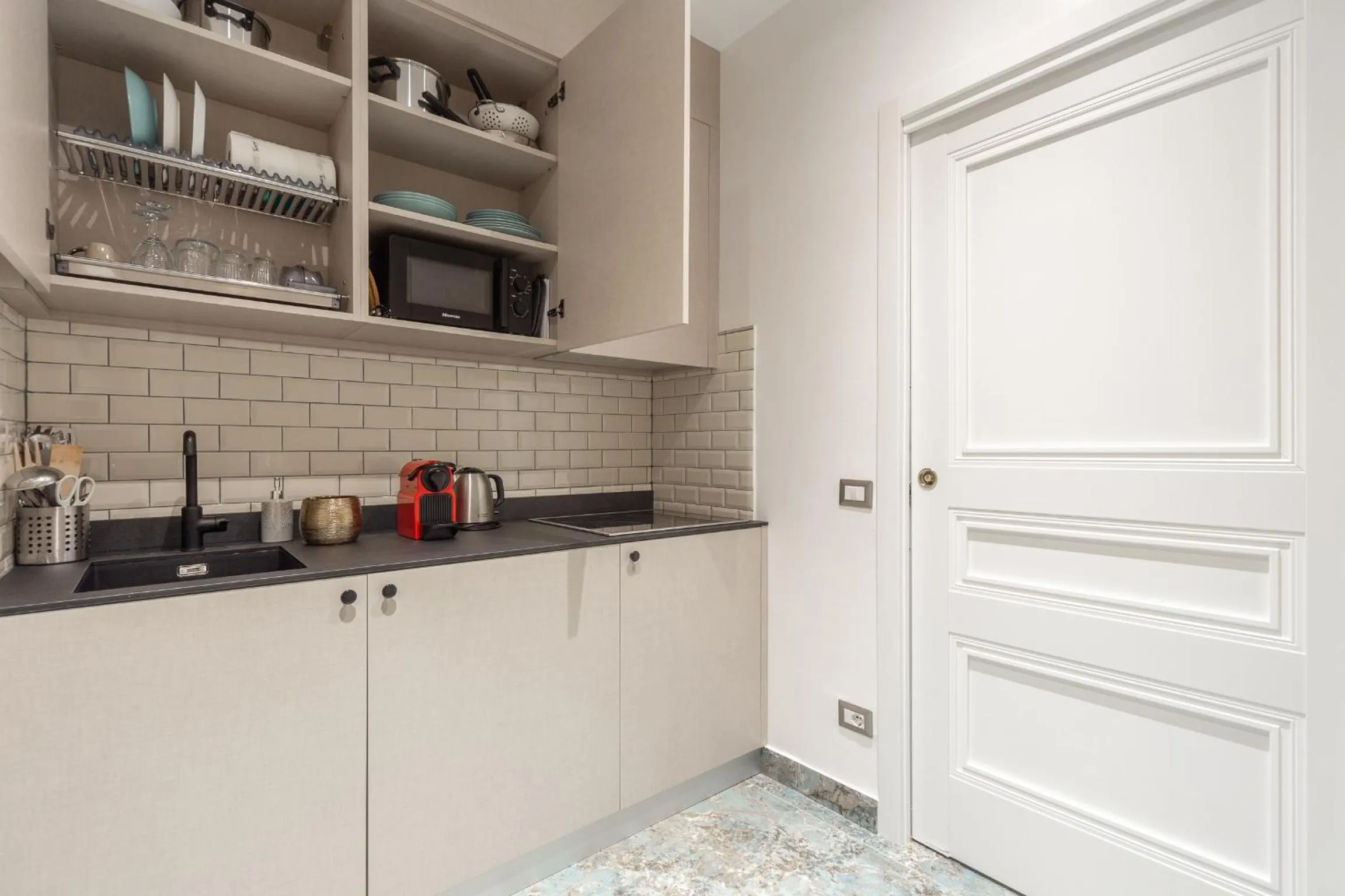 Coffee/tea facilities in Duomo Smart Suites