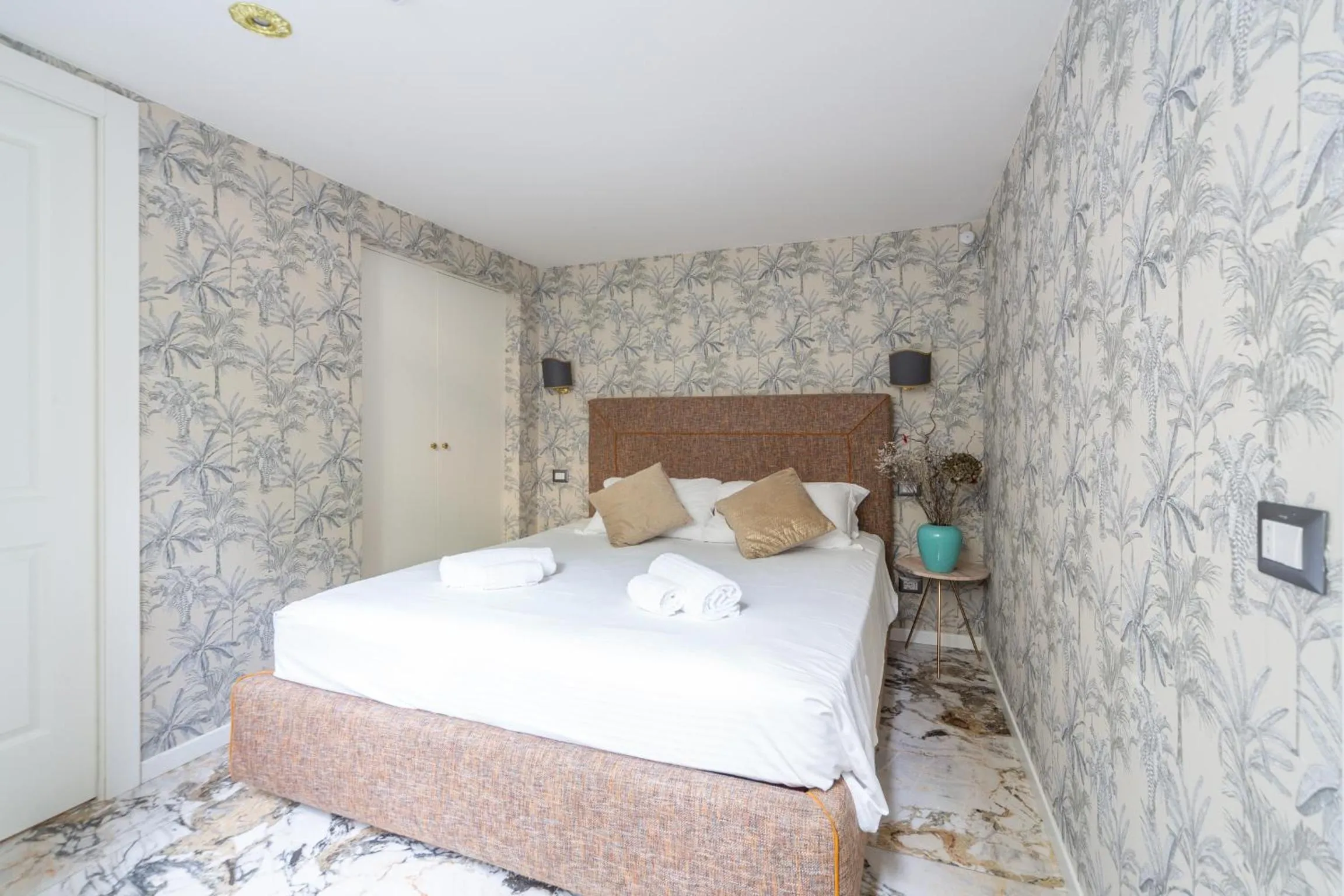 Bed in Duomo Smart Suites