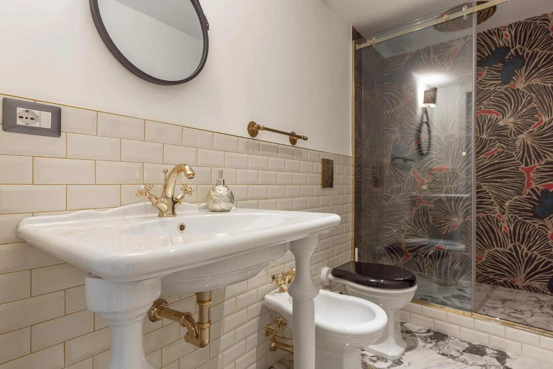 Shower in Duomo Smart Suites