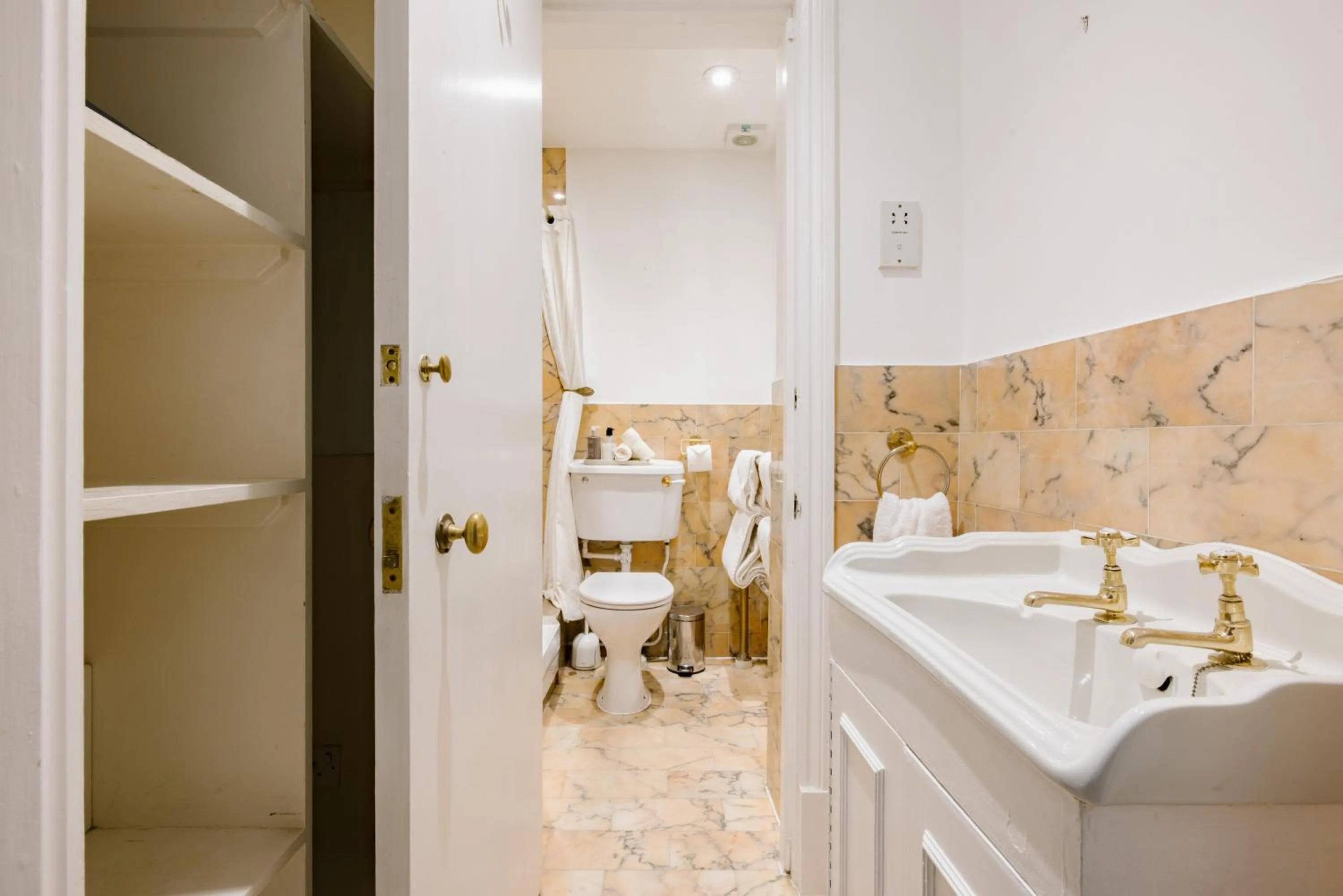 Toilet in The Abbey Notting Hill