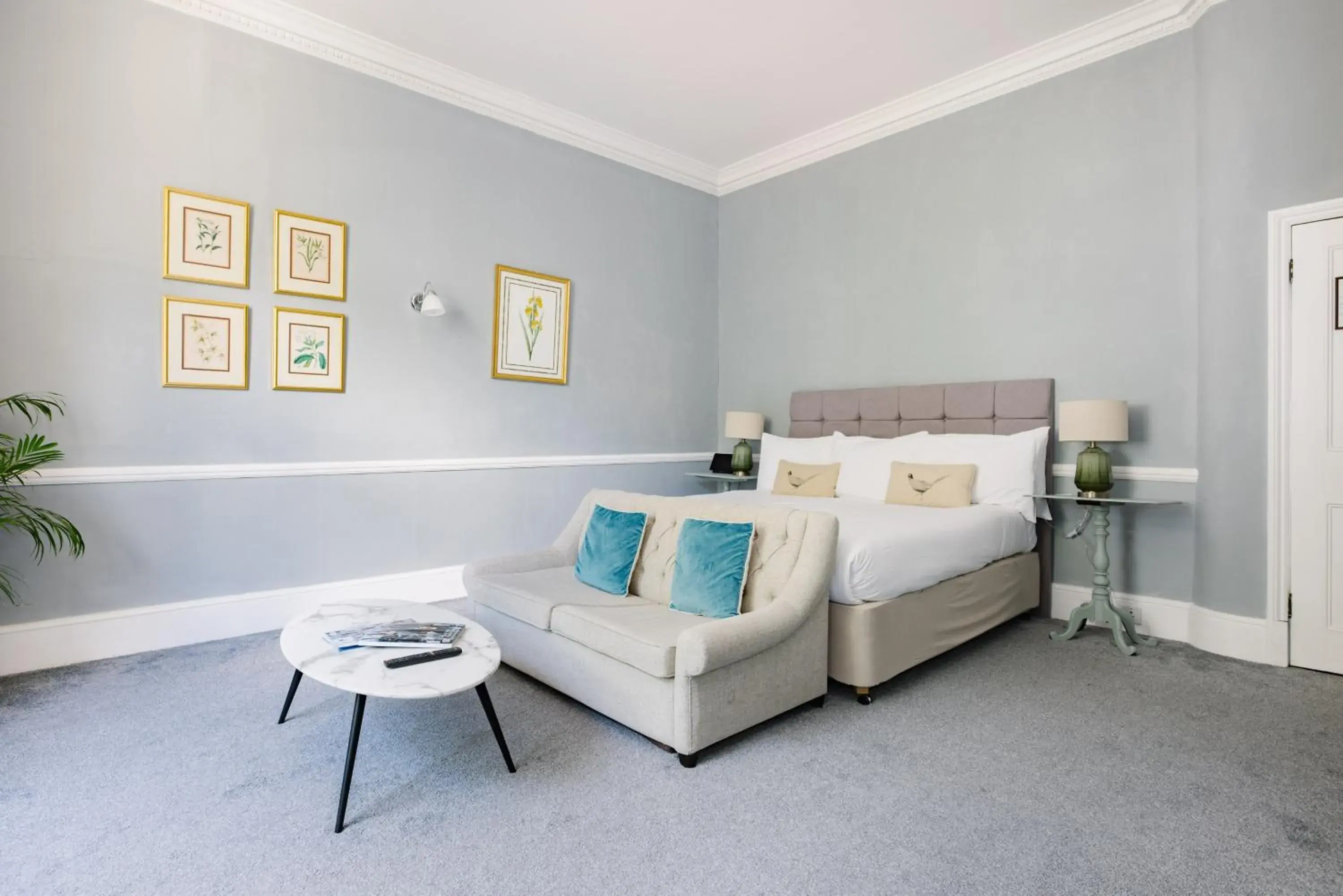 Three-Bedroom Suite in The Abbey Notting Hill Three-Bedroom Suite in The Abbey Notting Hill
