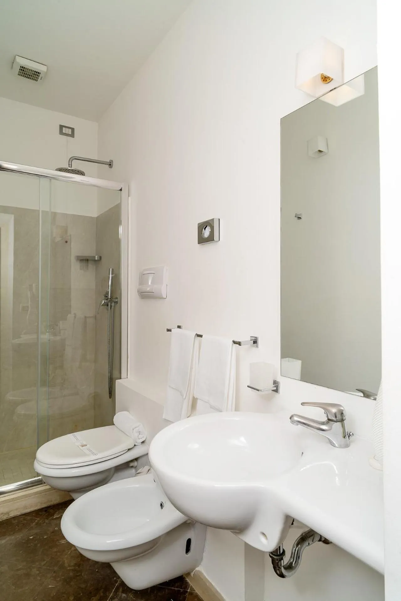 Shower in Villa Del Lauro