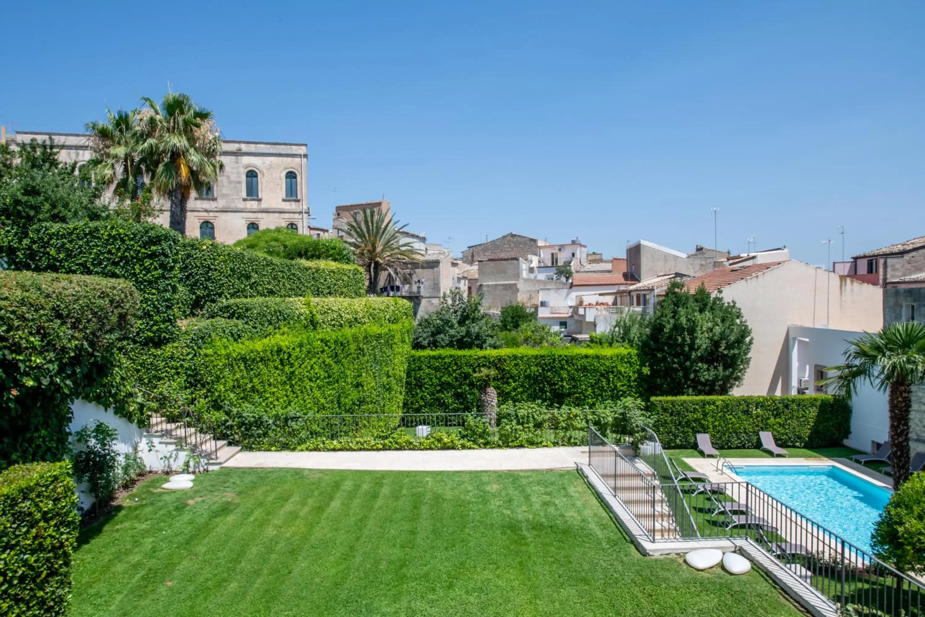 Swimming pool in Villa Del Lauro
