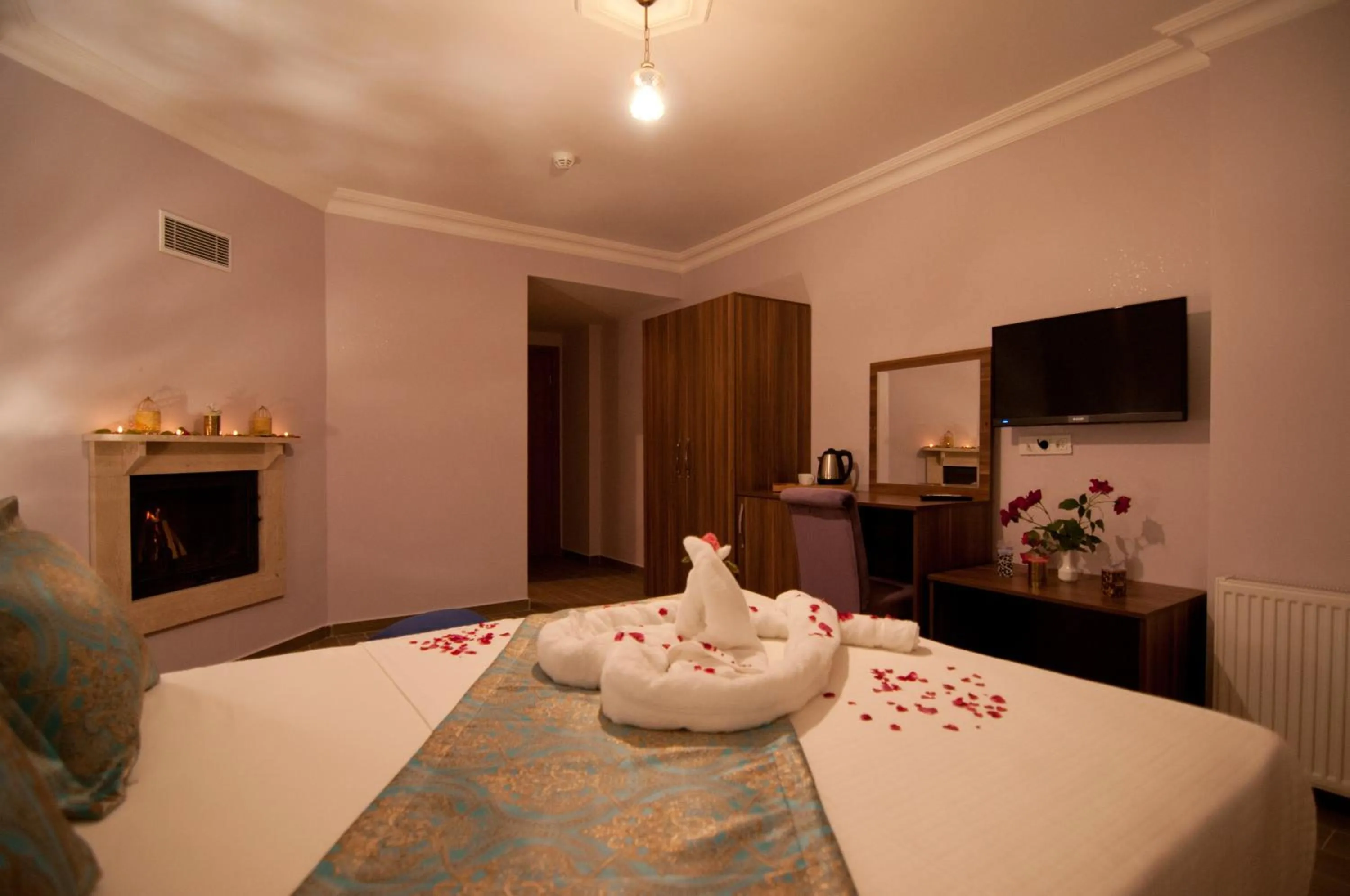 Photo of the whole room, Bed in DEFNE OTEL