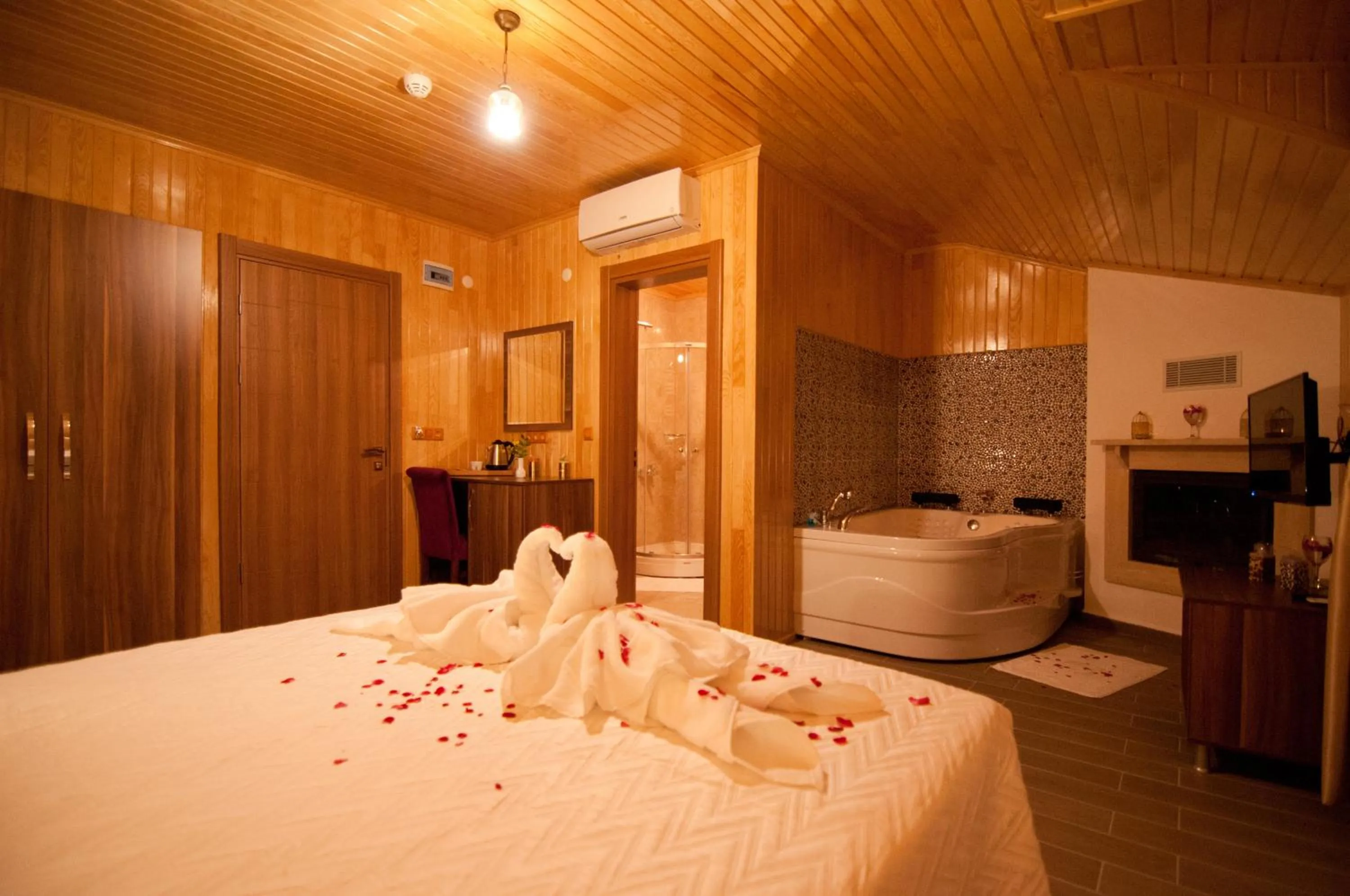 Photo of the whole room, Bed in DEFNE OTEL