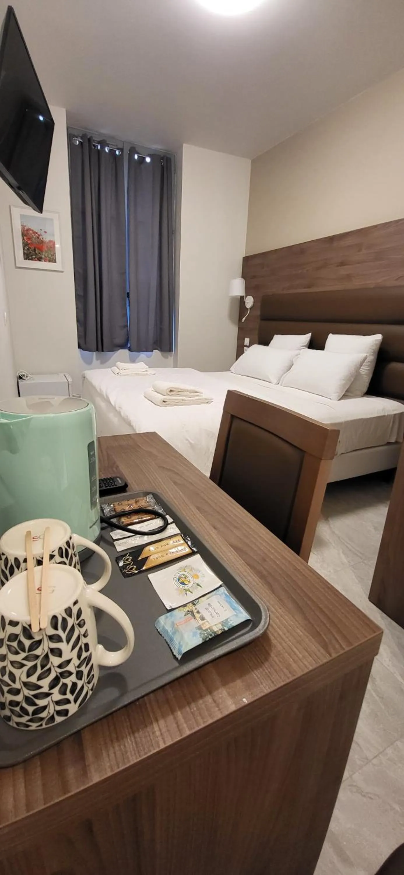 Photo of the whole room, Bed in SQUARE HOTEL