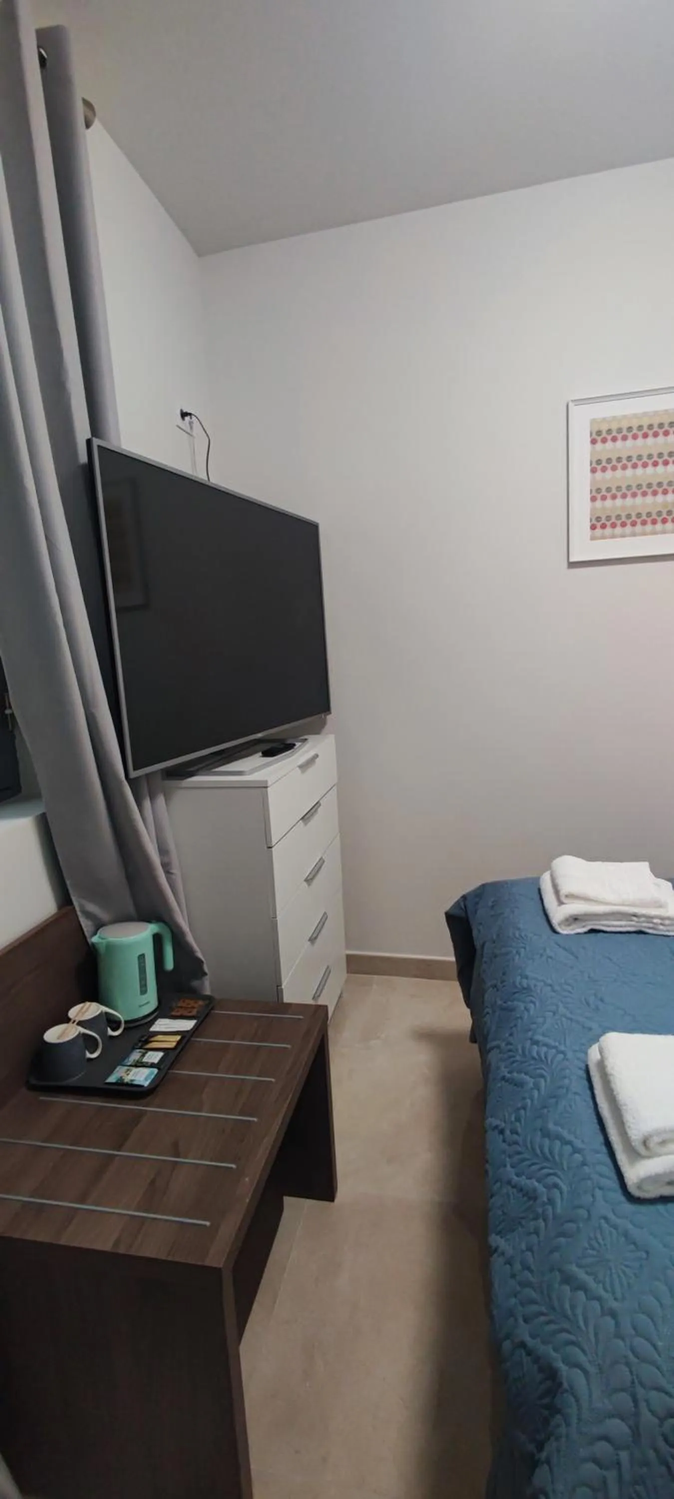 TV and multimedia, Bed in SQUARE HOTEL