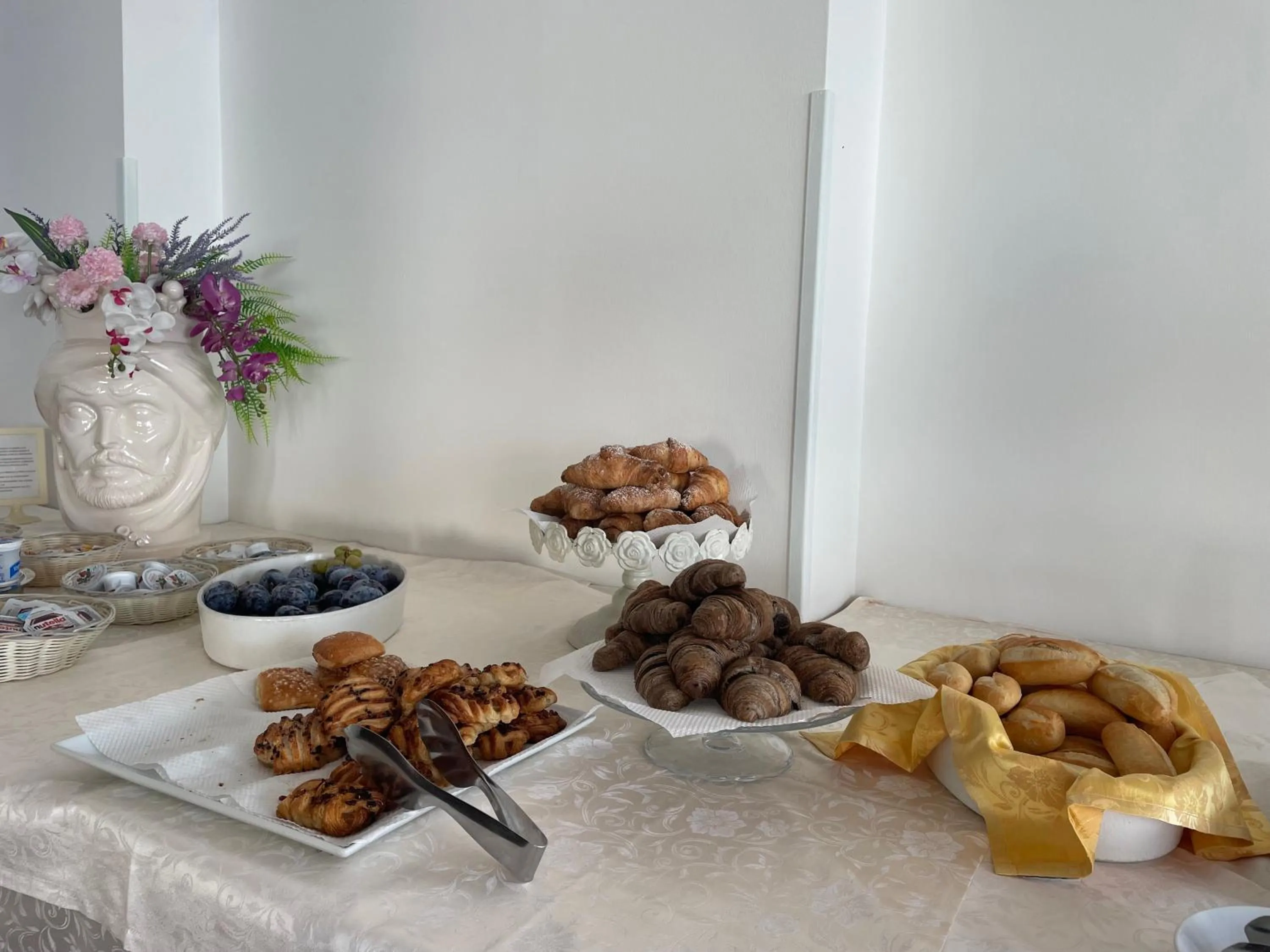 Continental breakfast in Bay Palace Mazzarò