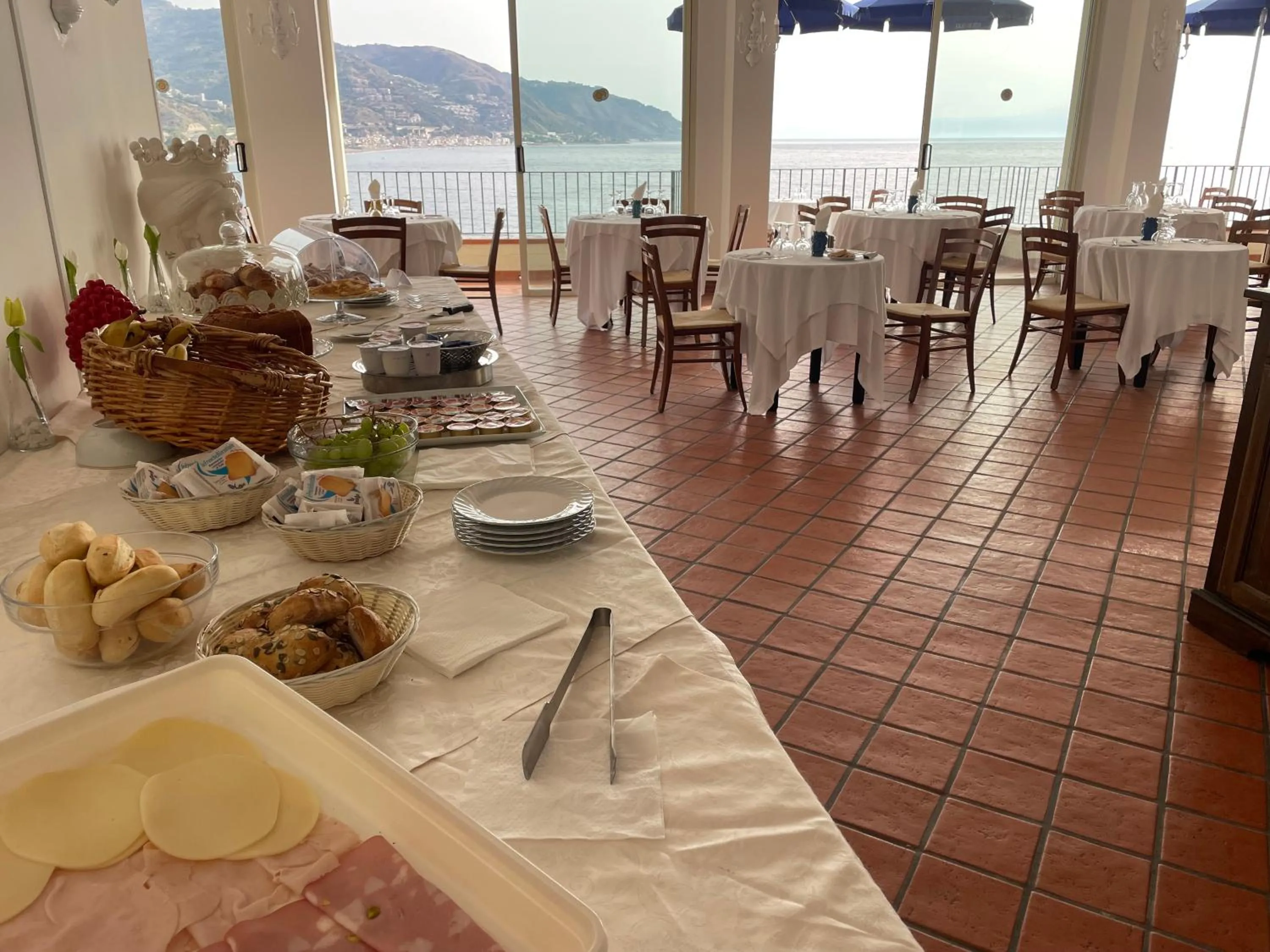 Continental breakfast in Bay Palace Mazzarò