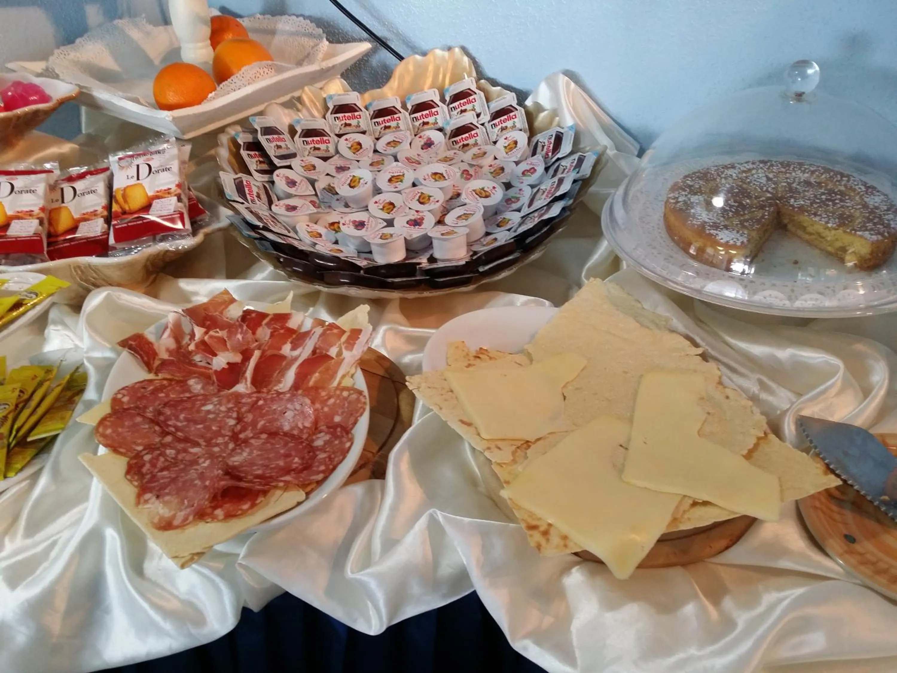 Continental breakfast in Hotel Tabby