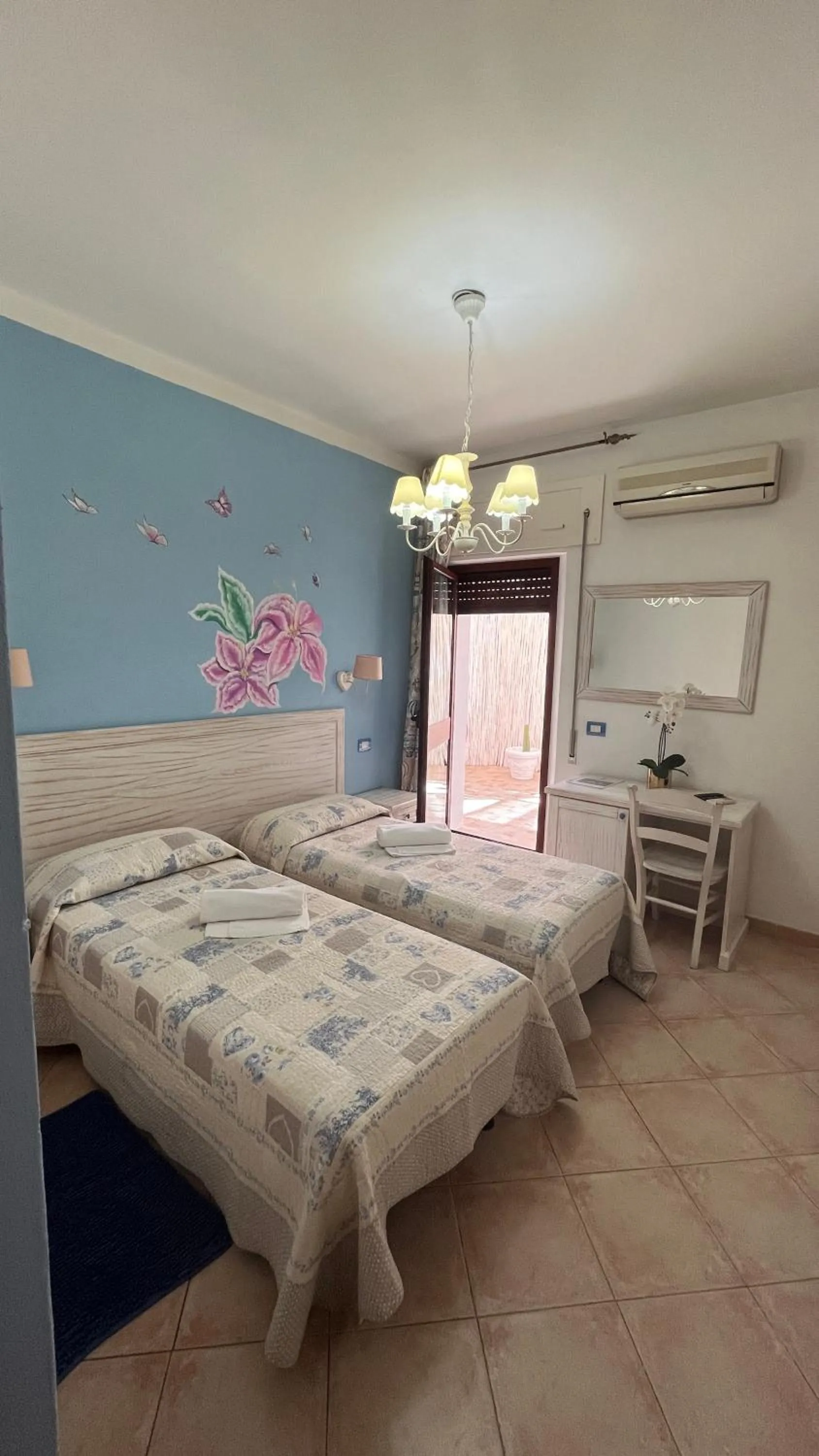 Patio, Bed in Hotel Tabby