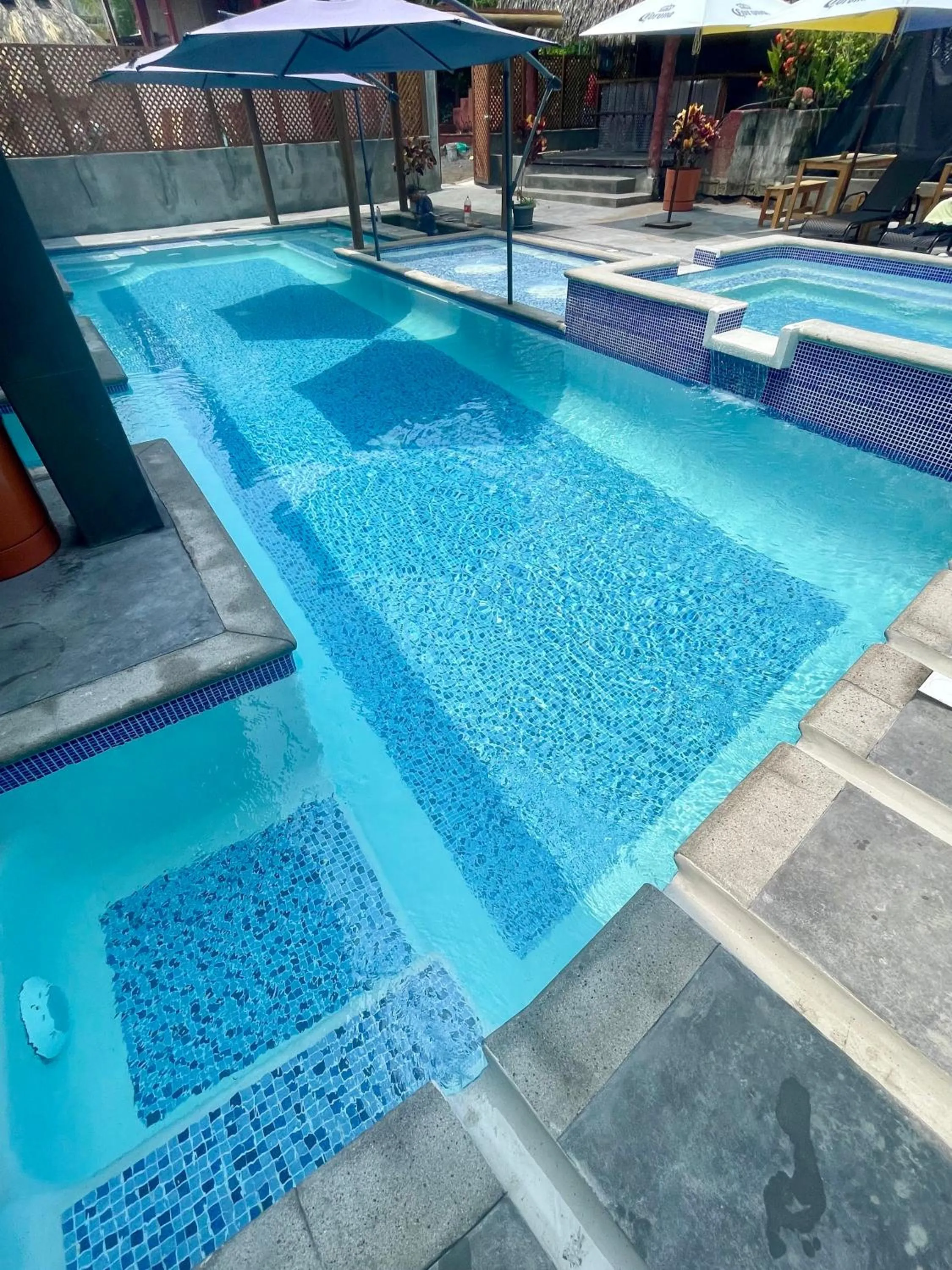 Swimming pool in Johnnys Place Hotel