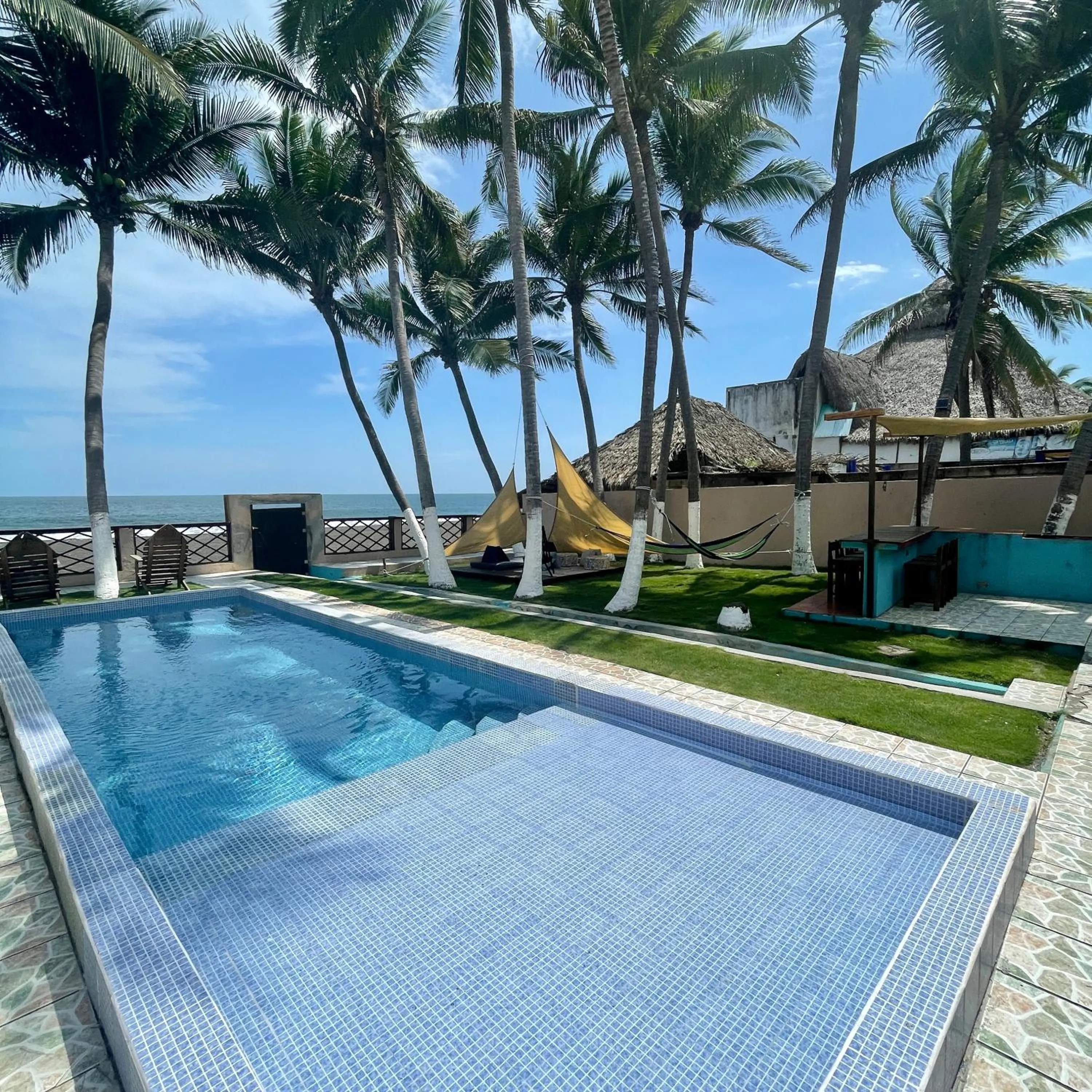 Swimming pool in Johnnys Place Hotel