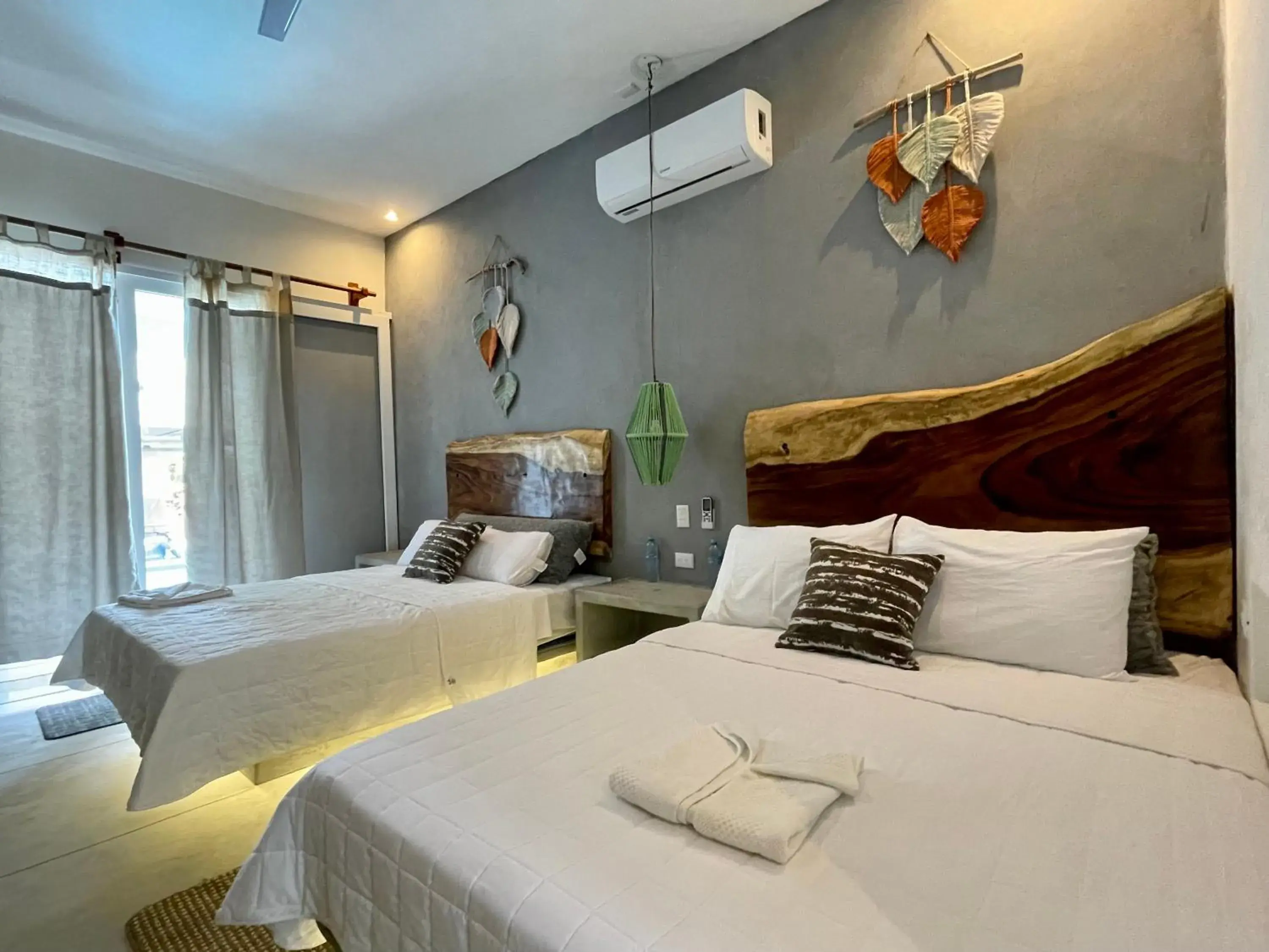 Deluxe Double Room in Johnnys Place Hotel Deluxe Double Room in Johnnys Place Hotel